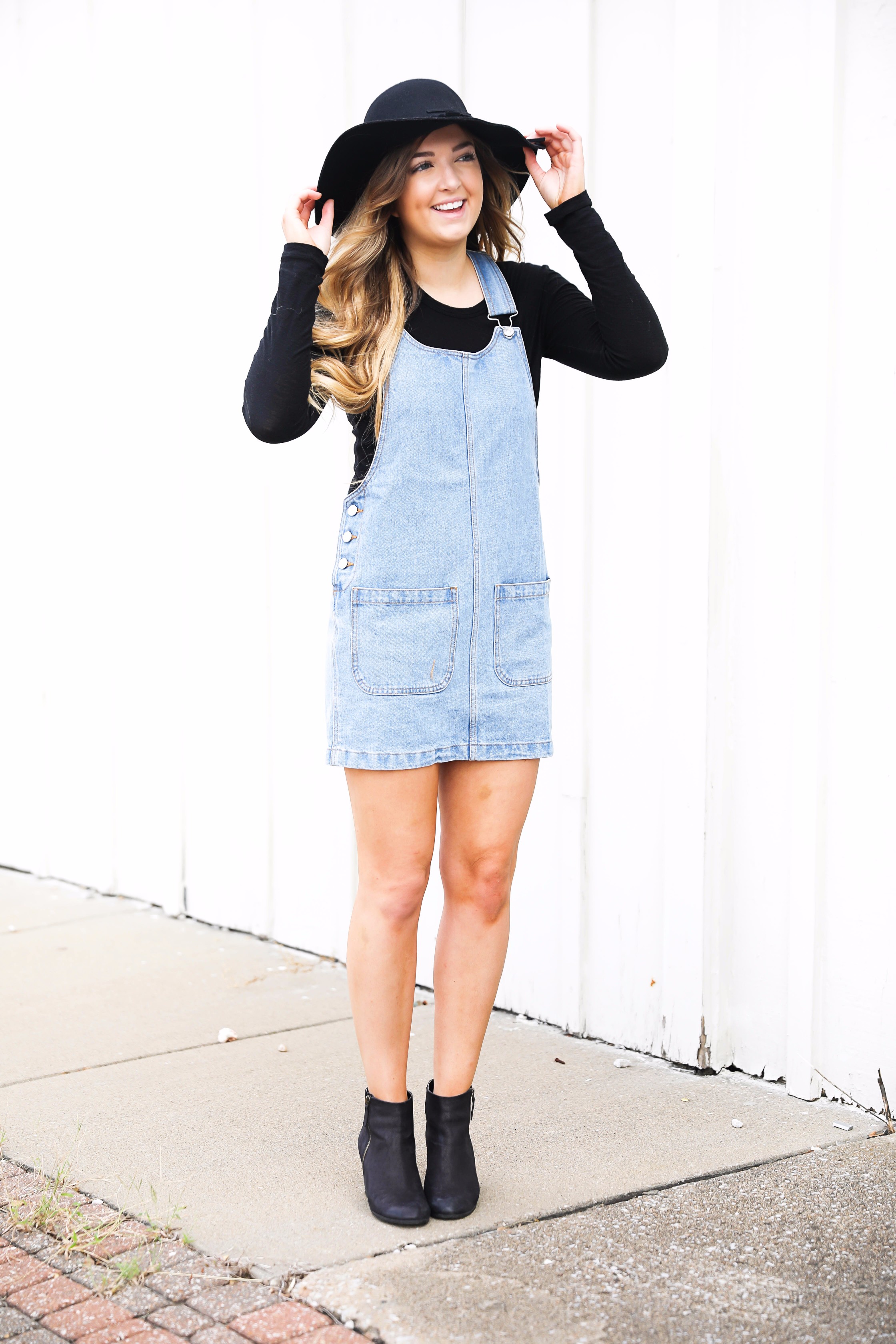 Fall outfit idea! Overall dress and black floppy hat and black booties! I love this look! Find the details on fashion blog daily dose of charm by lauren lindmark