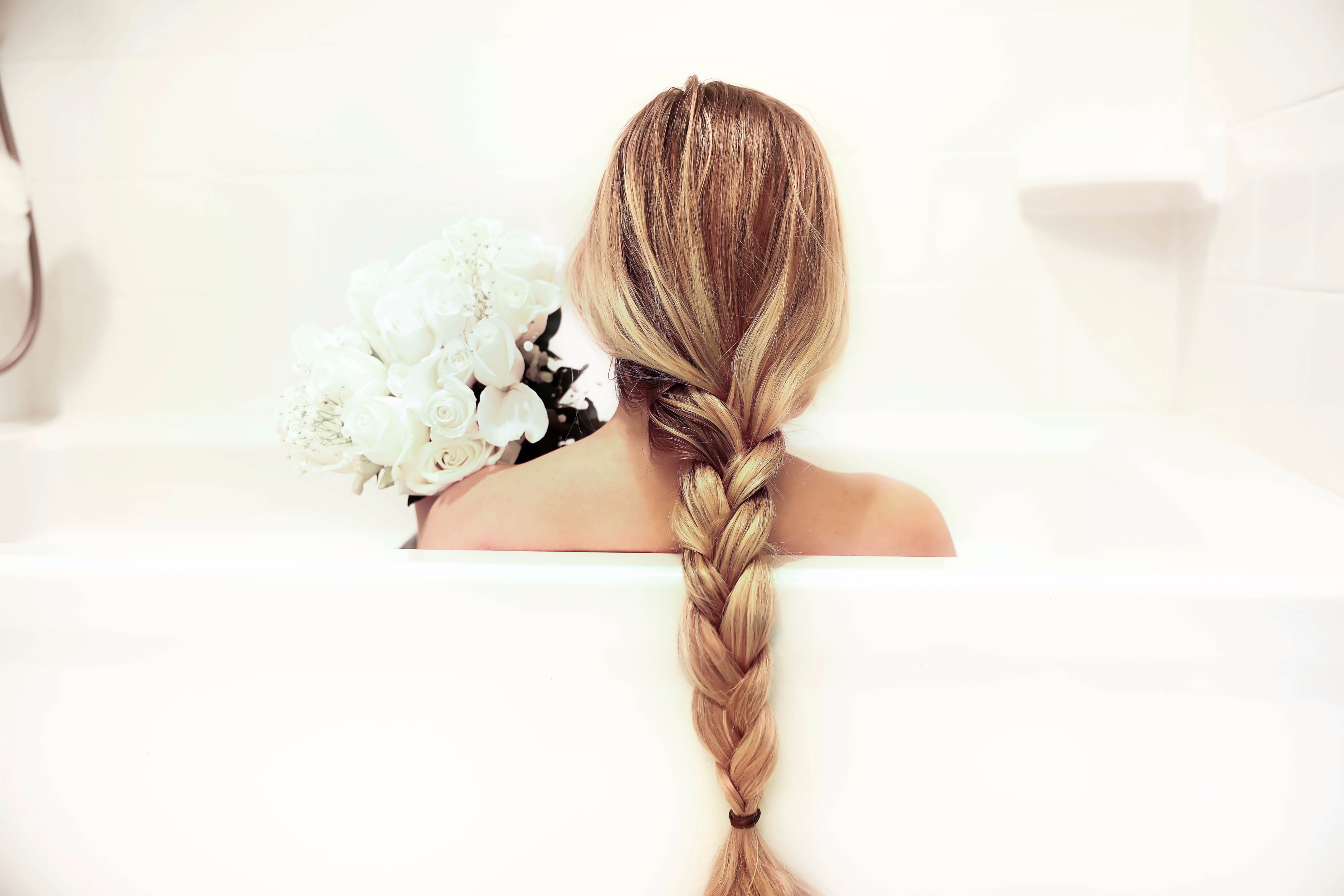 Relaxation and unwind tips bathtub flowers braid daily dose of charm lauren 4P6A9115-2 2