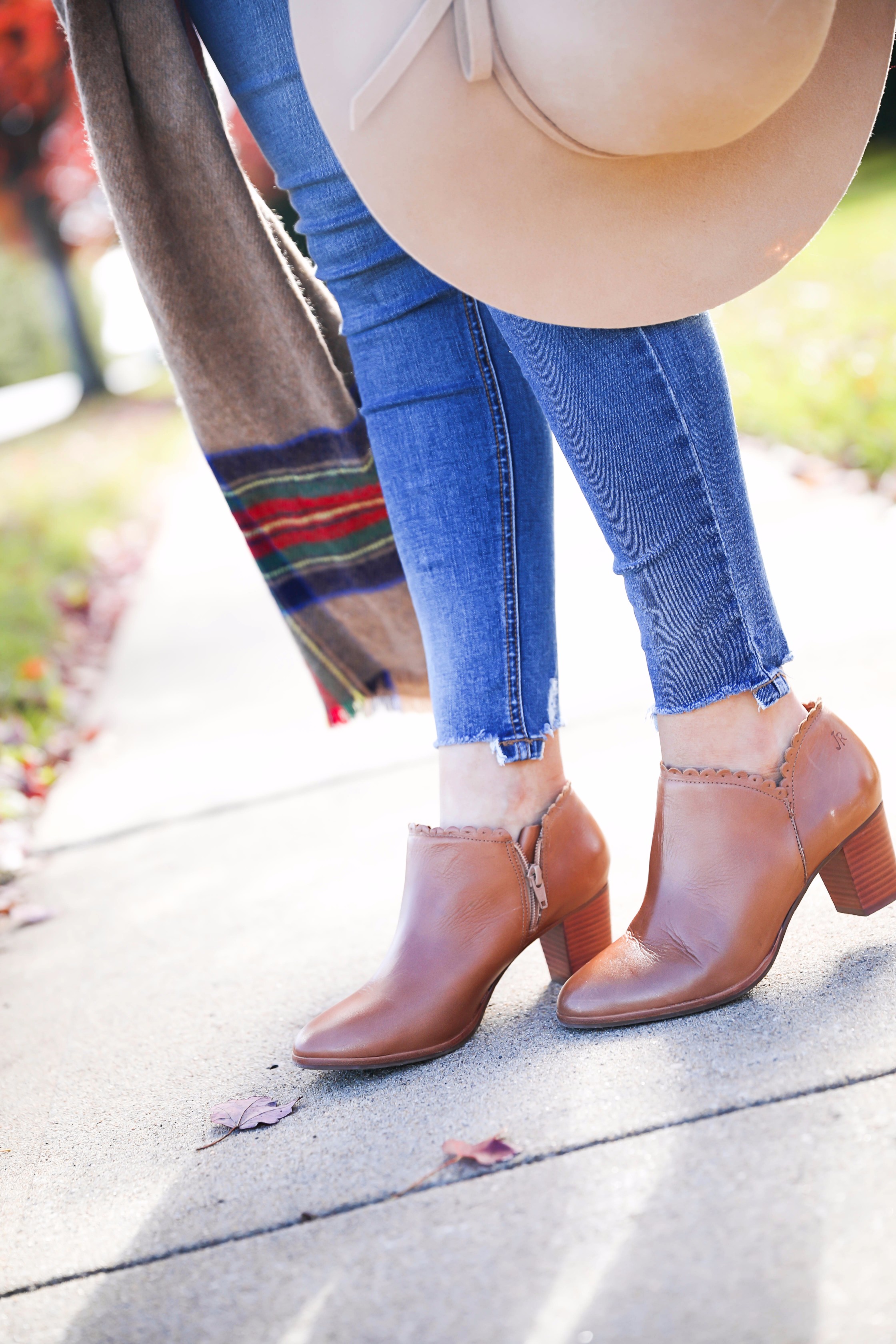 The perfect fall outfit with pretty fall leaves! Slouchy cardigan and plaid blanket scarf on fashion blog daily dose of charm by lauren lindmark