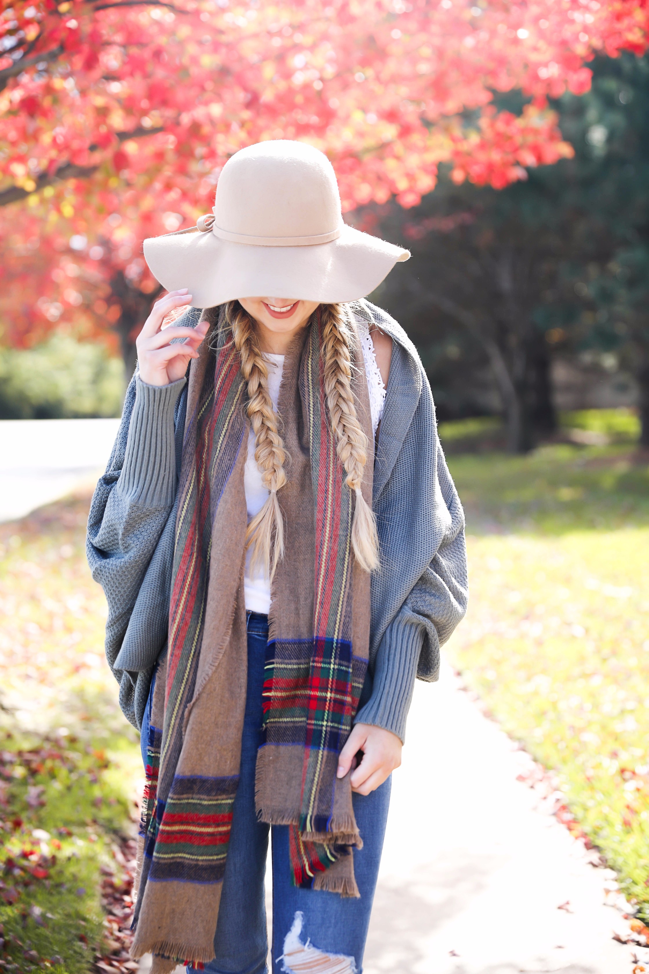 The perfect fall outfit with pretty fall leaves! Slouchy cardigan and plaid blanket scarf on fashion blog daily dose of charm by lauren lindmark