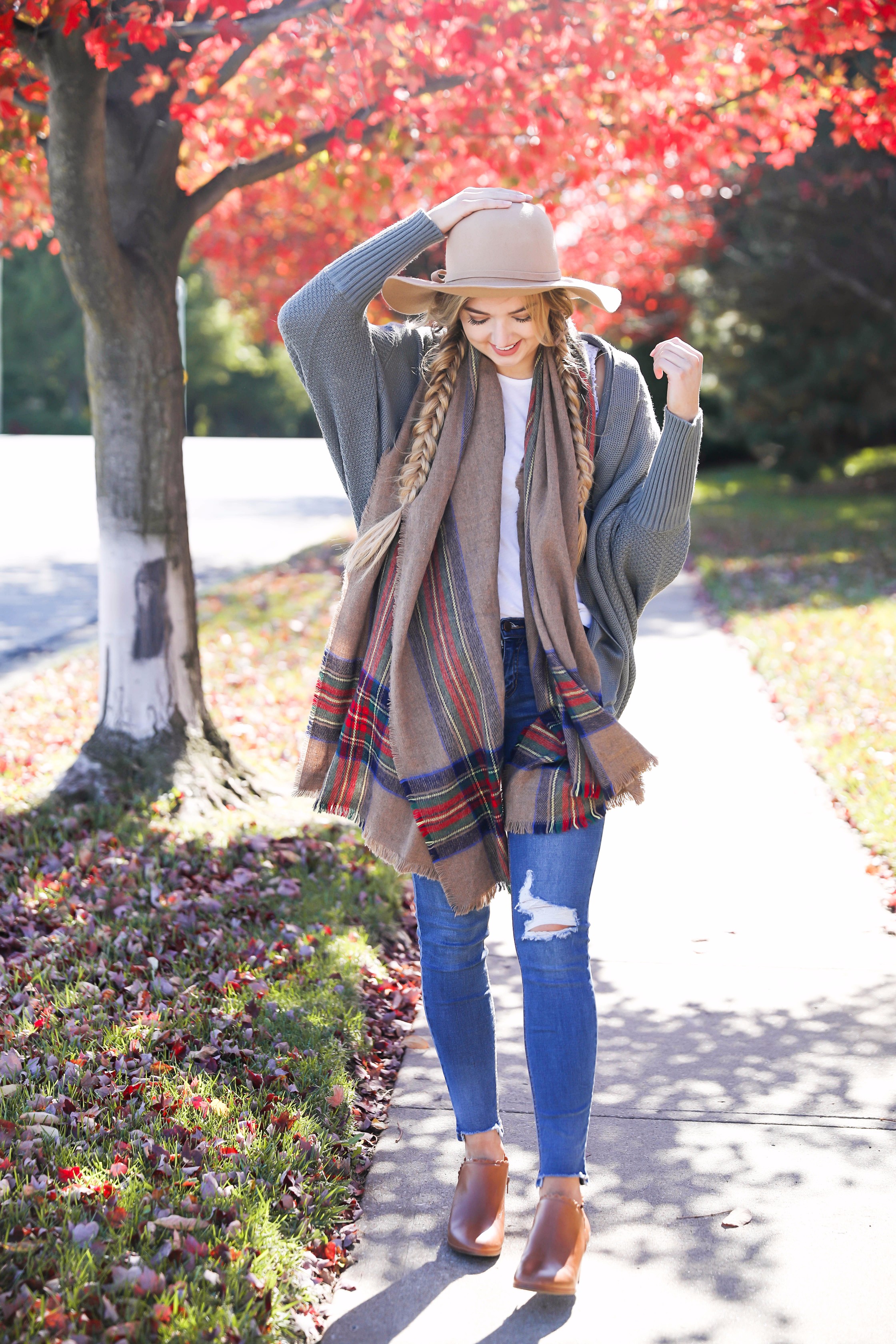 The perfect fall outfit with pretty fall leaves! Slouchy cardigan and plaid blanket scarf on fashion blog daily dose of charm by lauren lindmark