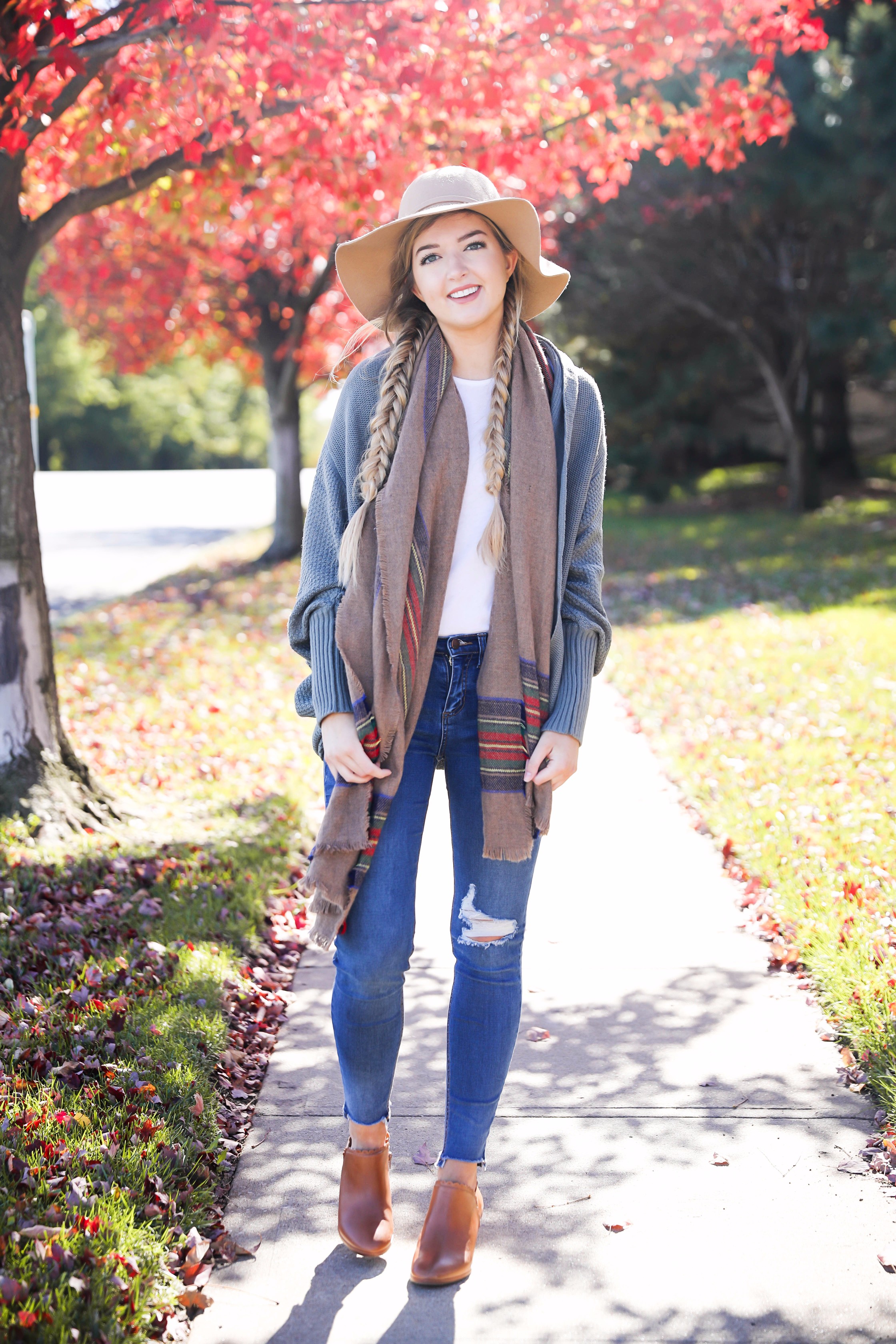 The perfect fall outfit with pretty fall leaves! Slouchy cardigan and plaid blanket scarf on fashion blog daily dose of charm by lauren lindmark