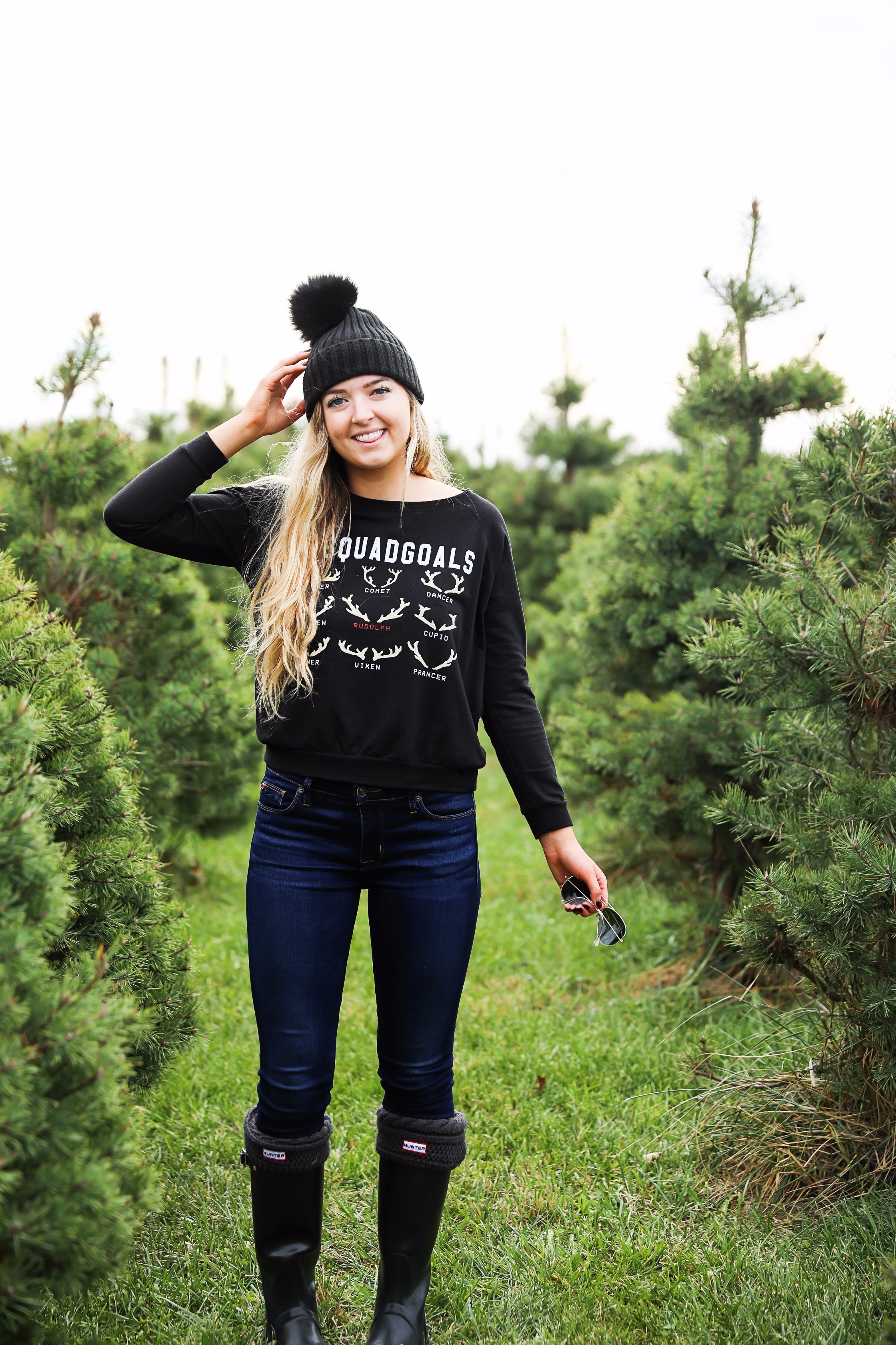 Christmas tree farm outfit idea! Squad goals with the reindeers shirt! Details on fashion blog daily dose of charm by lauren lindmark