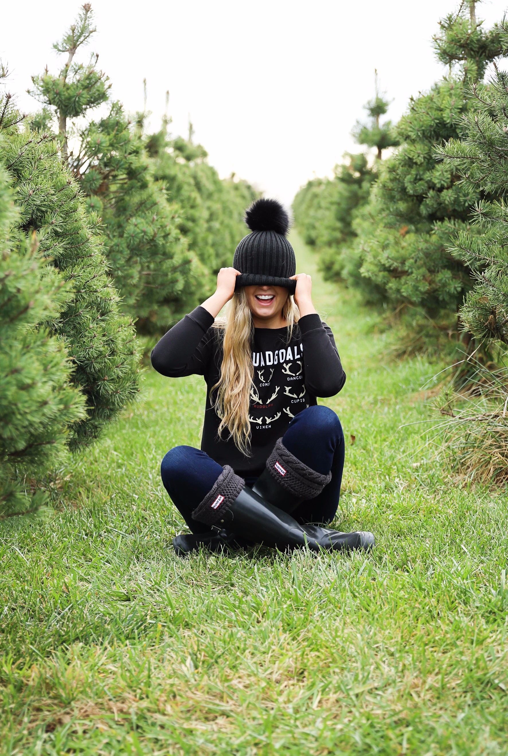 Christmas tree farm outfit idea! Squad goals with the reindeers shirt! Details on fashion blog daily dose of charm by lauren lindmark