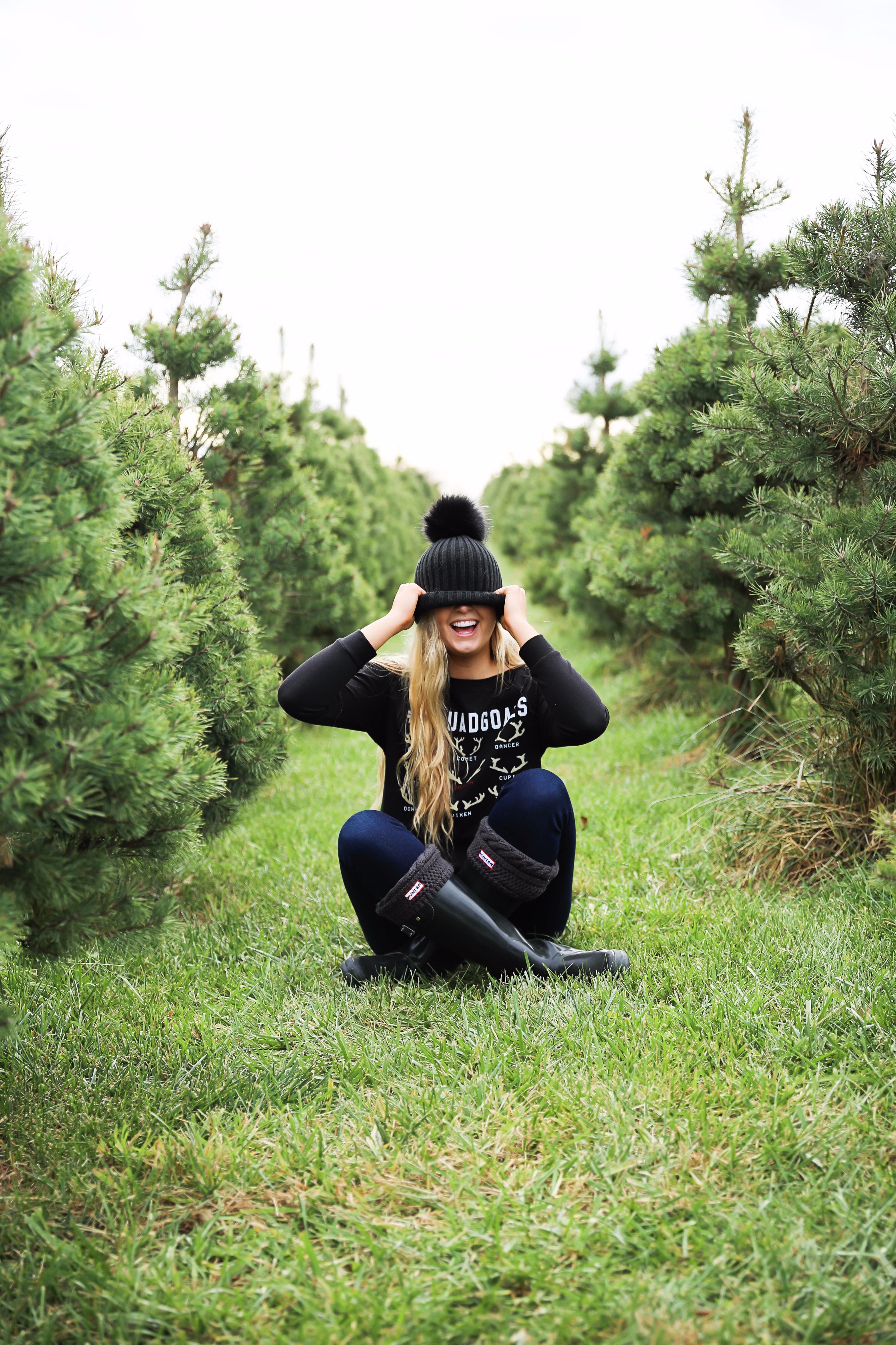 Christmas tree farm outfit idea! Squad goals with the reindeers shirt! Details on fashion blog daily dose of charm by lauren lindmark