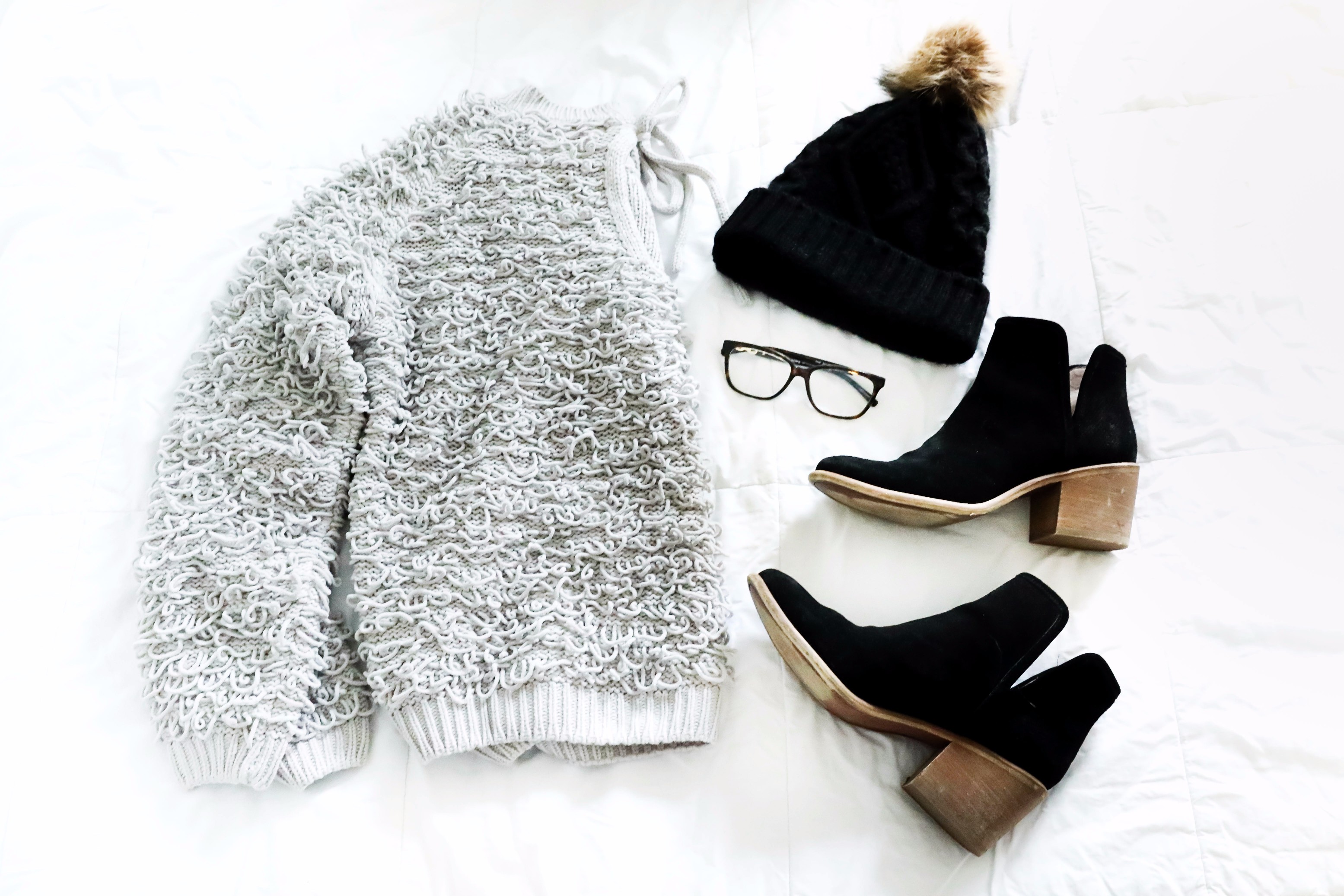 How to look cute in the cold weather with scarves, sweaters, boot socks and more on fashion blog daily dose of charm by lauren Lindmark