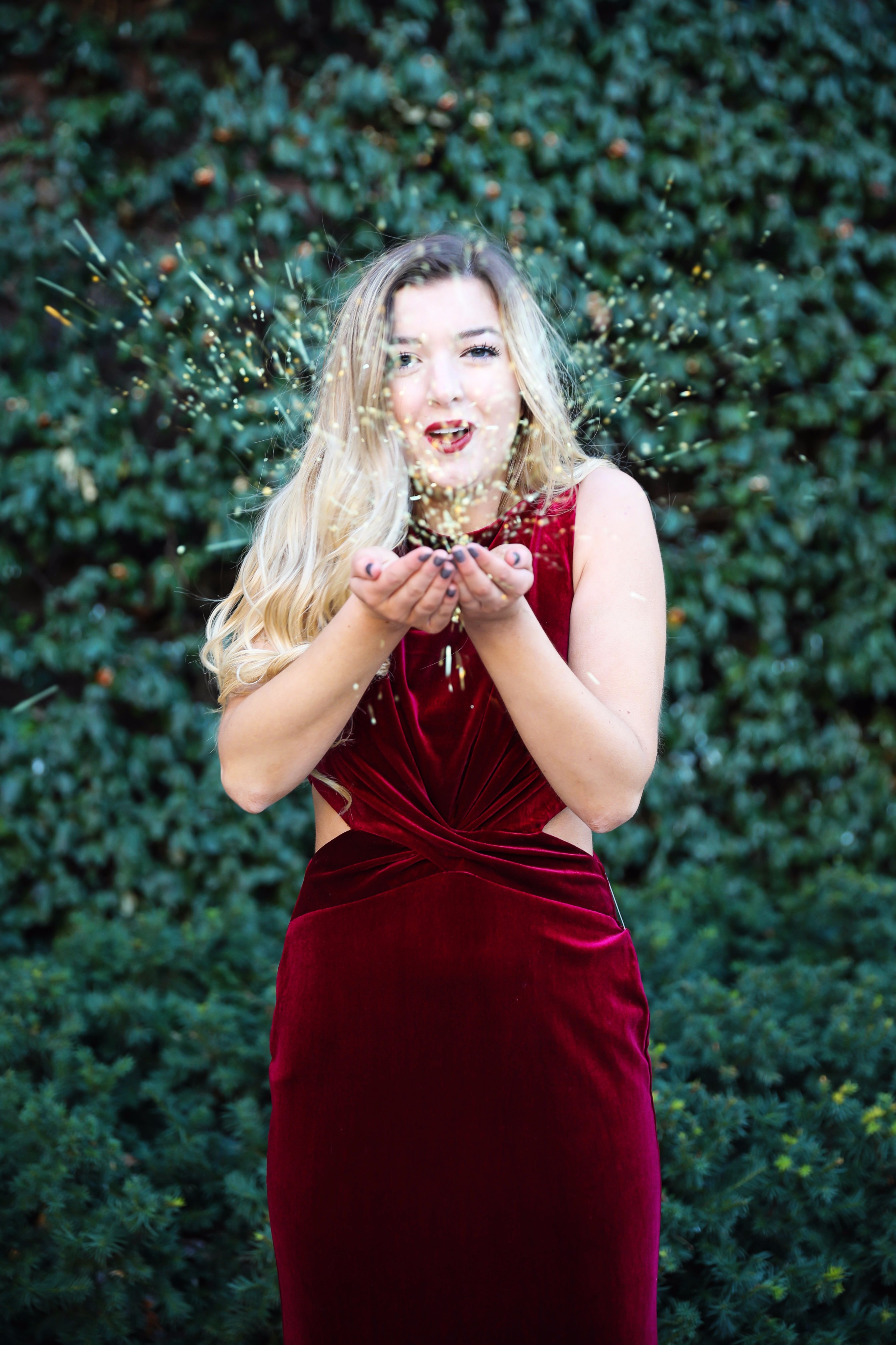 Holiday party dress idea! I love this elegant red velvet maxi dress, perfect for christmas coctail dress! Details on fashion blog daily dose of charm by lauren lindmark