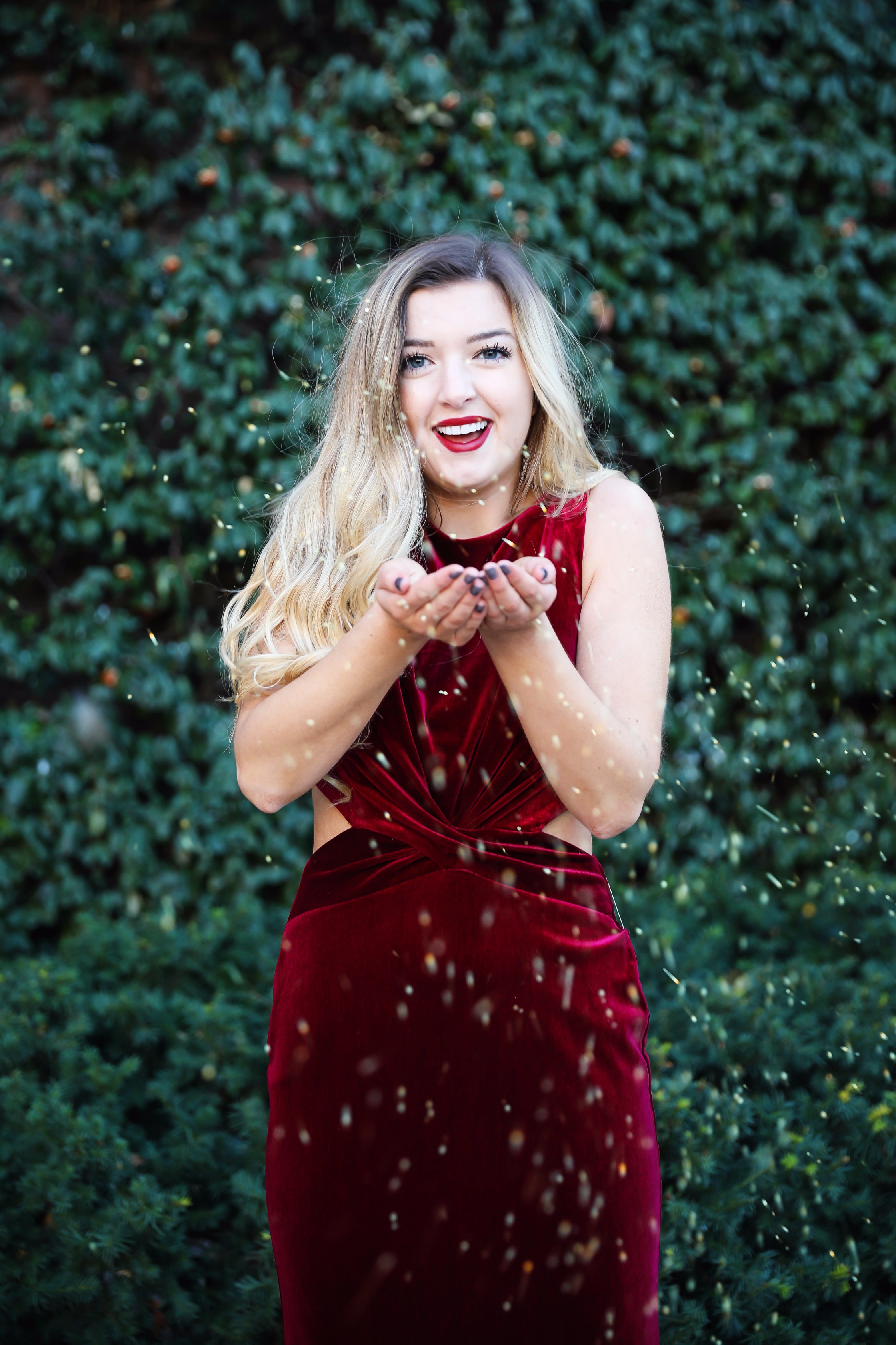 Holiday party dress idea! I love this elegant red velvet maxi dress, perfect for christmas coctail dress! Details on fashion blog daily dose of charm by lauren lindmark