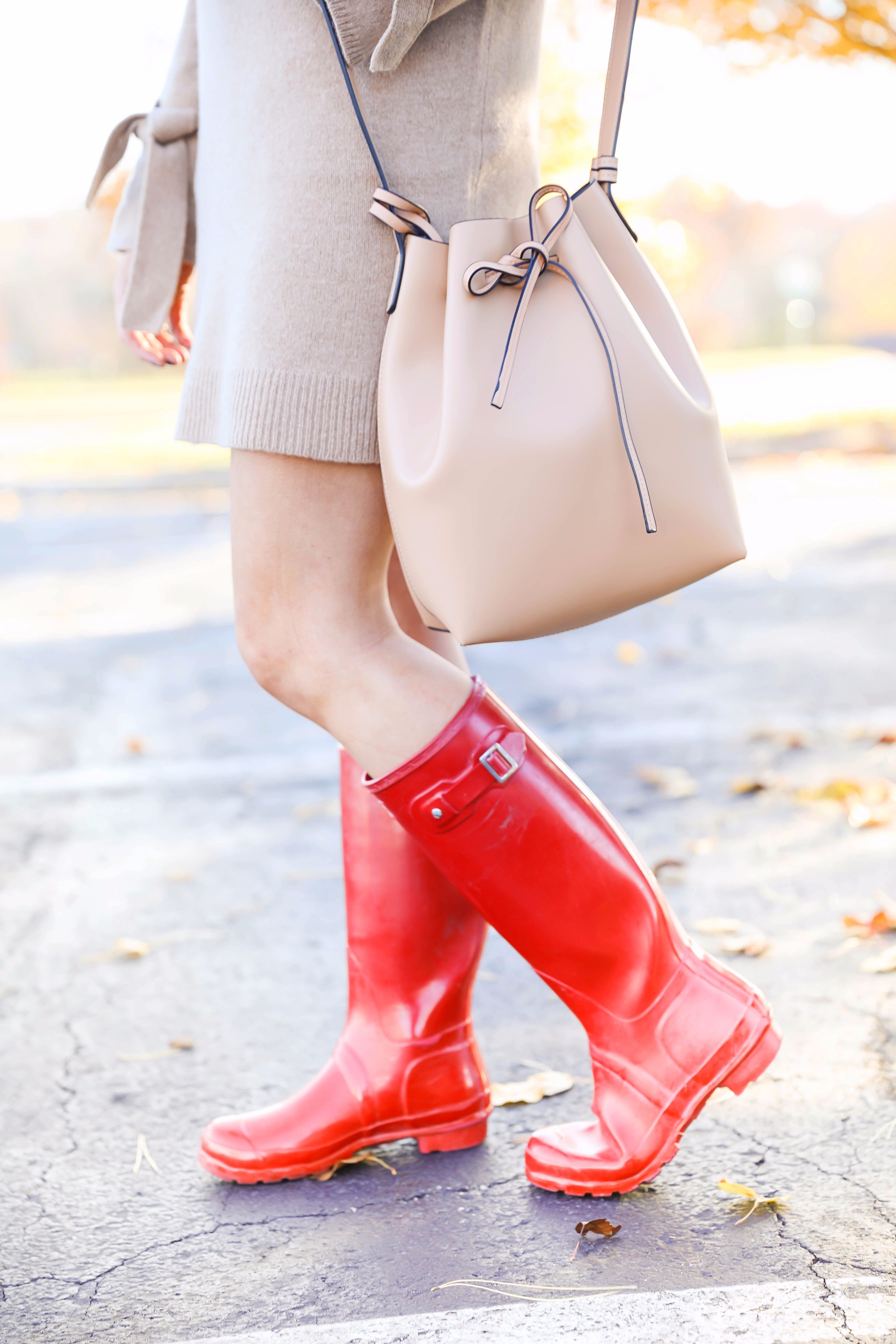 Thanksgiving outfit idea tan dress with tied sleeves! Layered with flannel underneath! I love this fall outfit with hunter boots! Details on fashion blog daily dose of charm by lauren lindmark