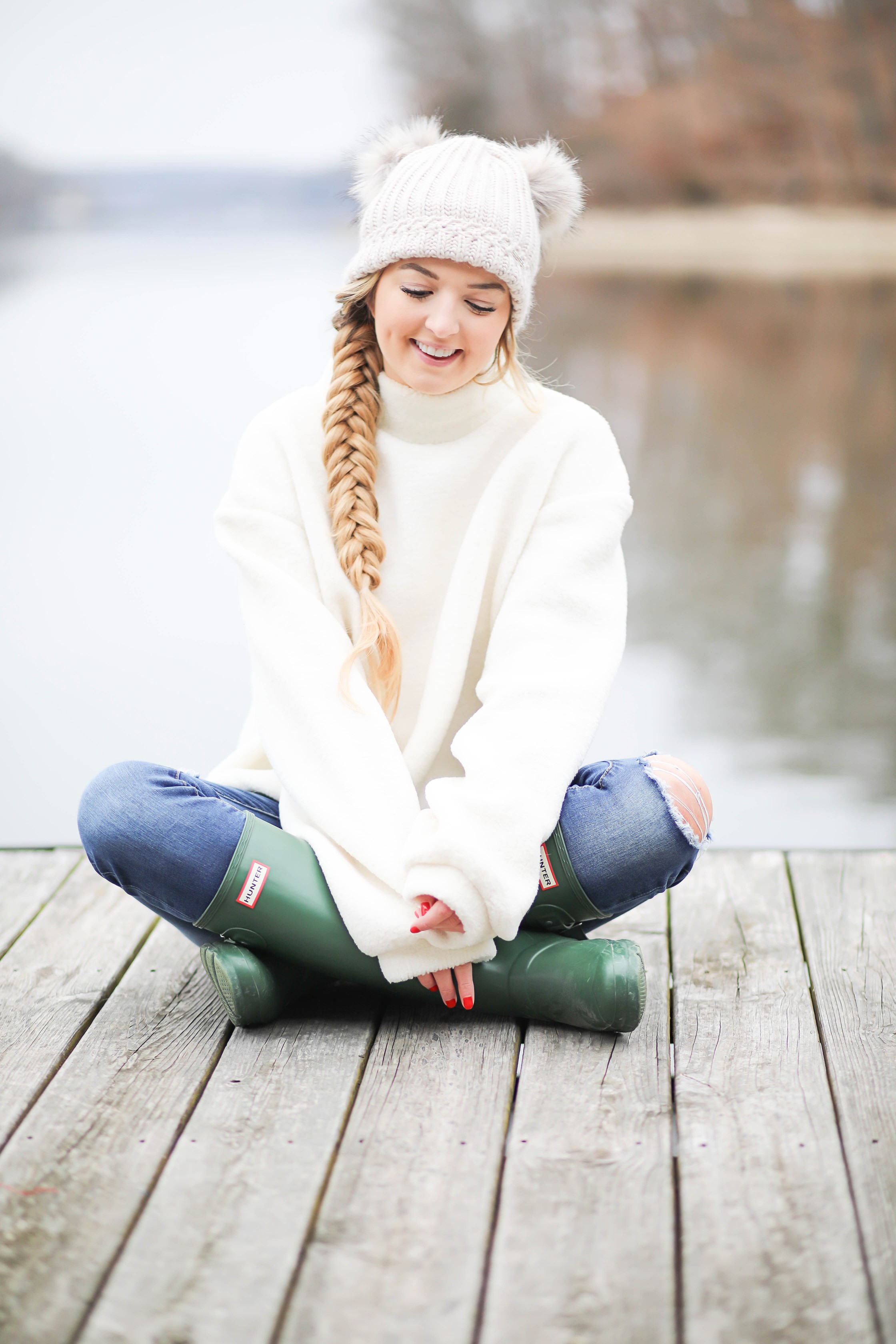 Cozy soft sweater and pom pom beanie! How to wear your hair with a beanie! Beanie hairstyle ideas! Get the details on fashion blog daily dose of charm by lauren lindmark