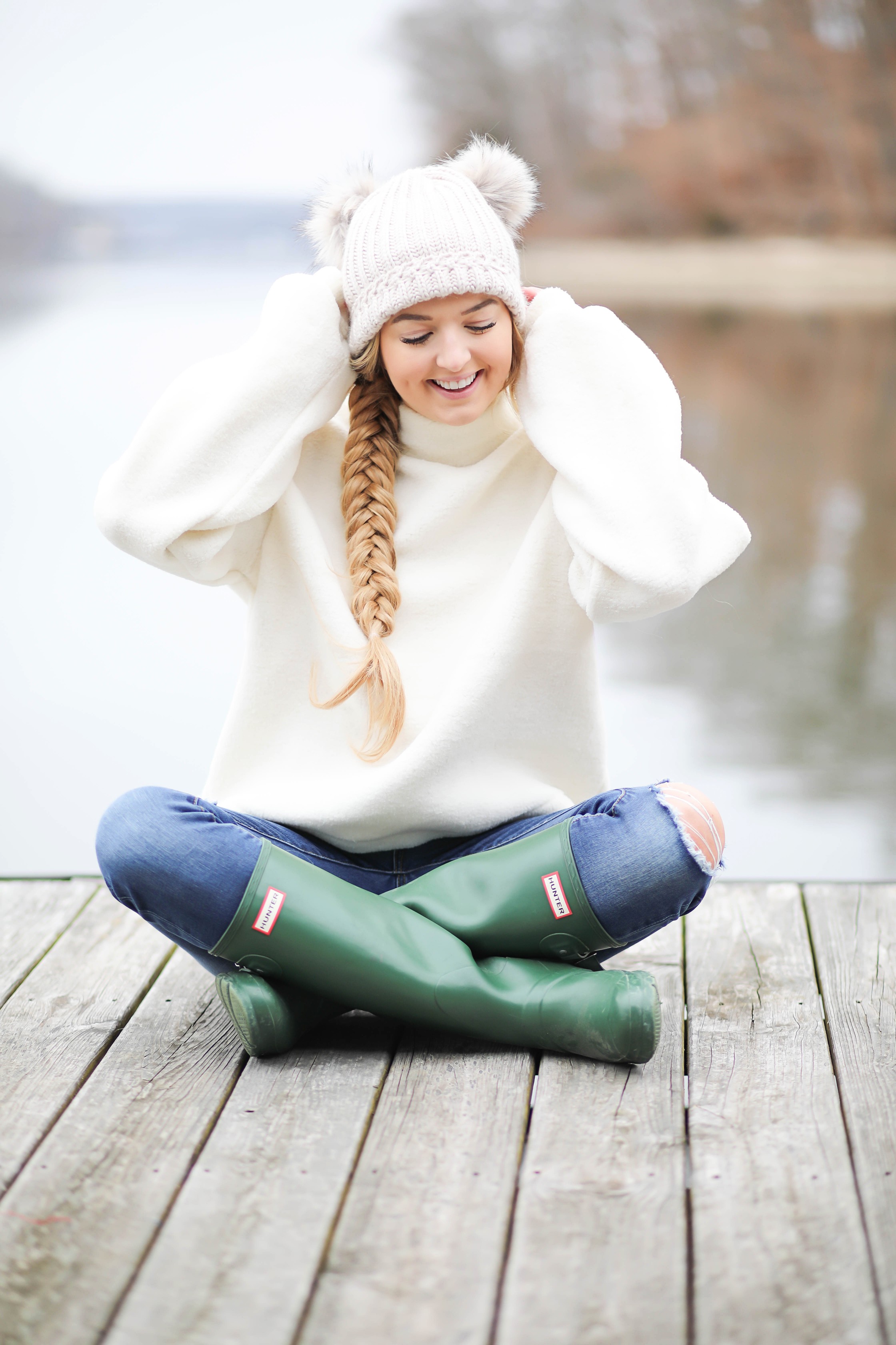 Cozy soft sweater and pom pom beanie! How to wear your hair with a beanie! Beanie hairstyle ideas! Get the details on fashion blog daily dose of charm by lauren lindmark