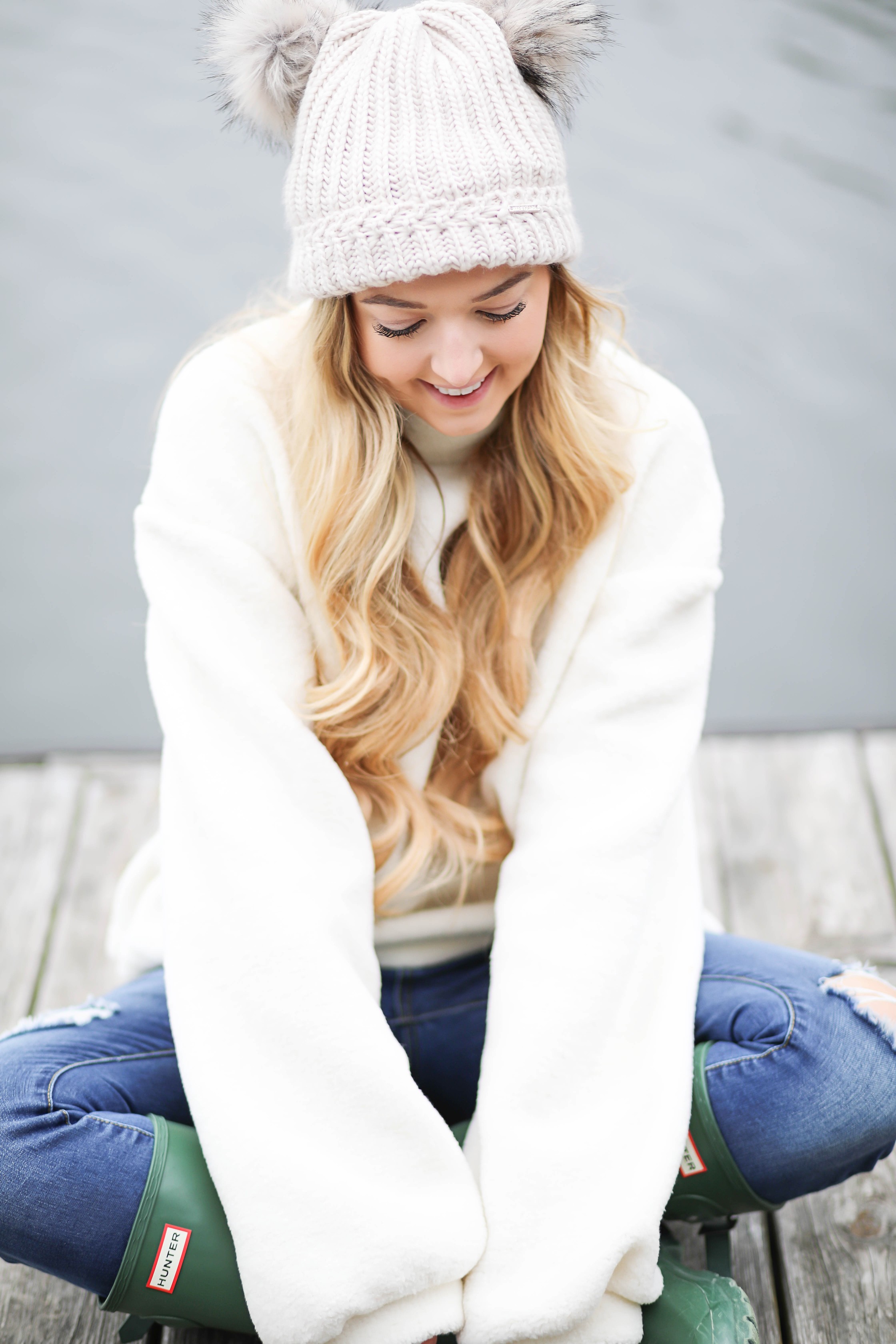 Cozy soft sweater and pom pom beanie! How to wear your hair with a beanie! Beanie hairstyle ideas! Get the details on fashion blog daily dose of charm by lauren lindmark