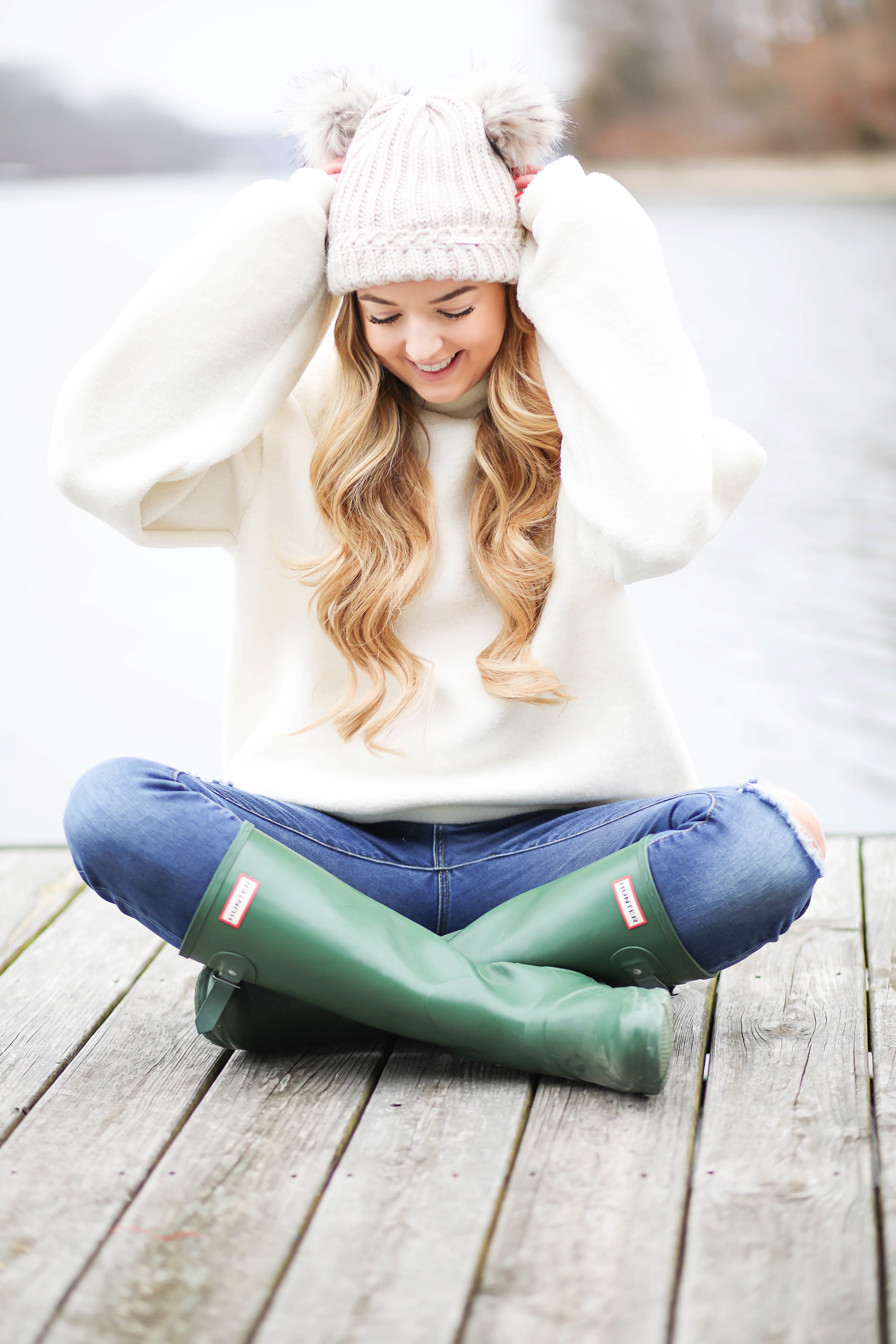Cozy soft sweater and pom pom beanie! How to wear your hair with a beanie! Beanie hairstyle ideas! Get the details on fashion blog daily dose of charm by lauren lindmark