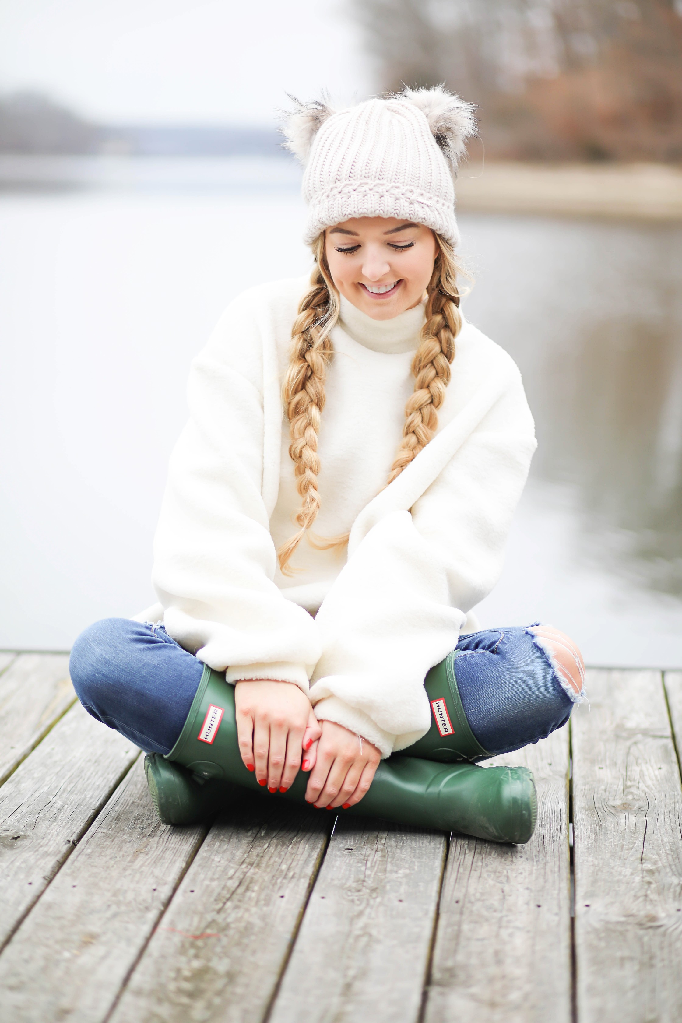 Cozy soft sweater and pom pom beanie! How to wear your hair with a beanie! Beanie hairstyle ideas! Get the details on fashion blog daily dose of charm by lauren lindmark