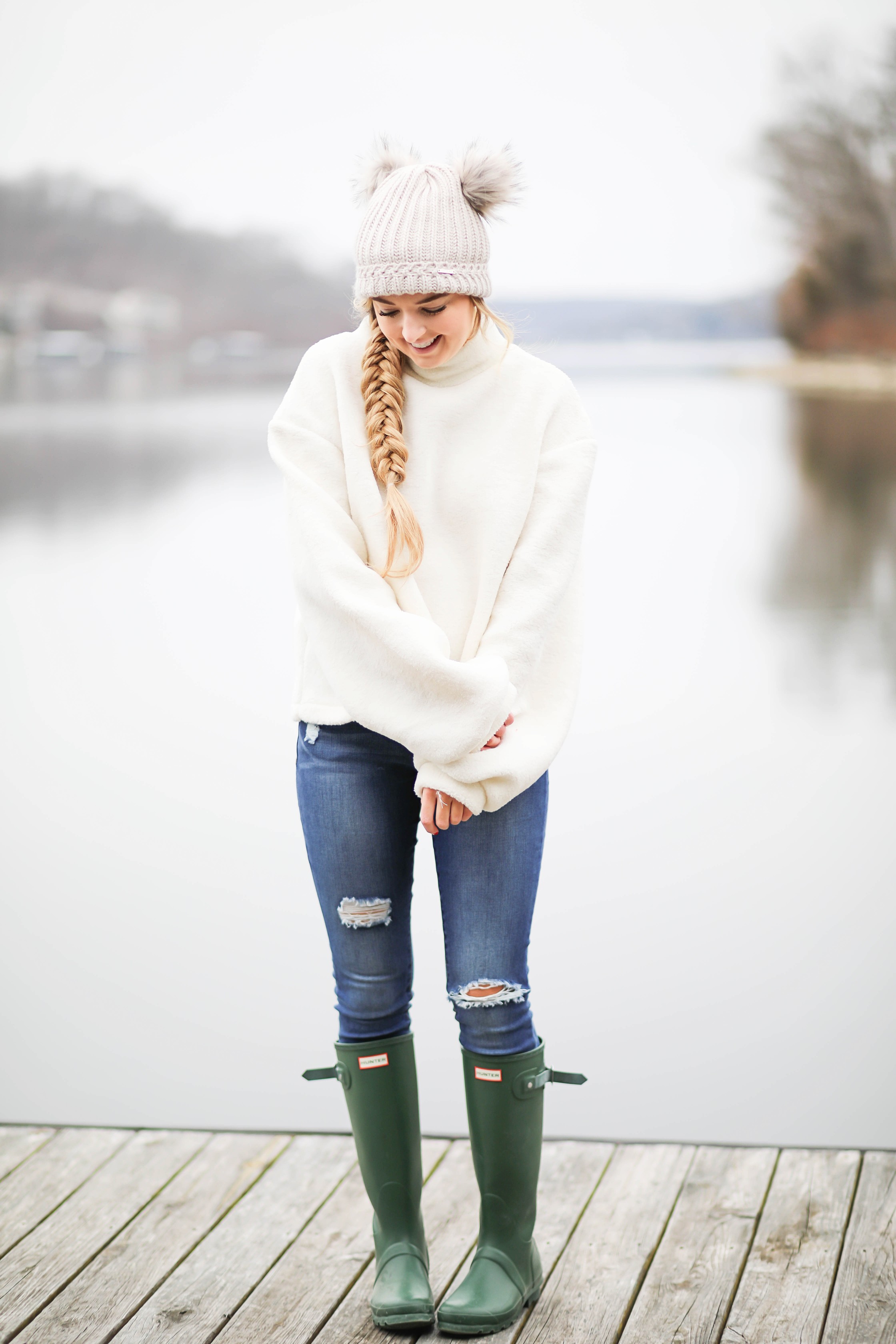 Cozy soft sweater and pom pom beanie! How to wear your hair with a beanie! Beanie hairstyle ideas! Get the details on fashion blog daily dose of charm by lauren lindmark