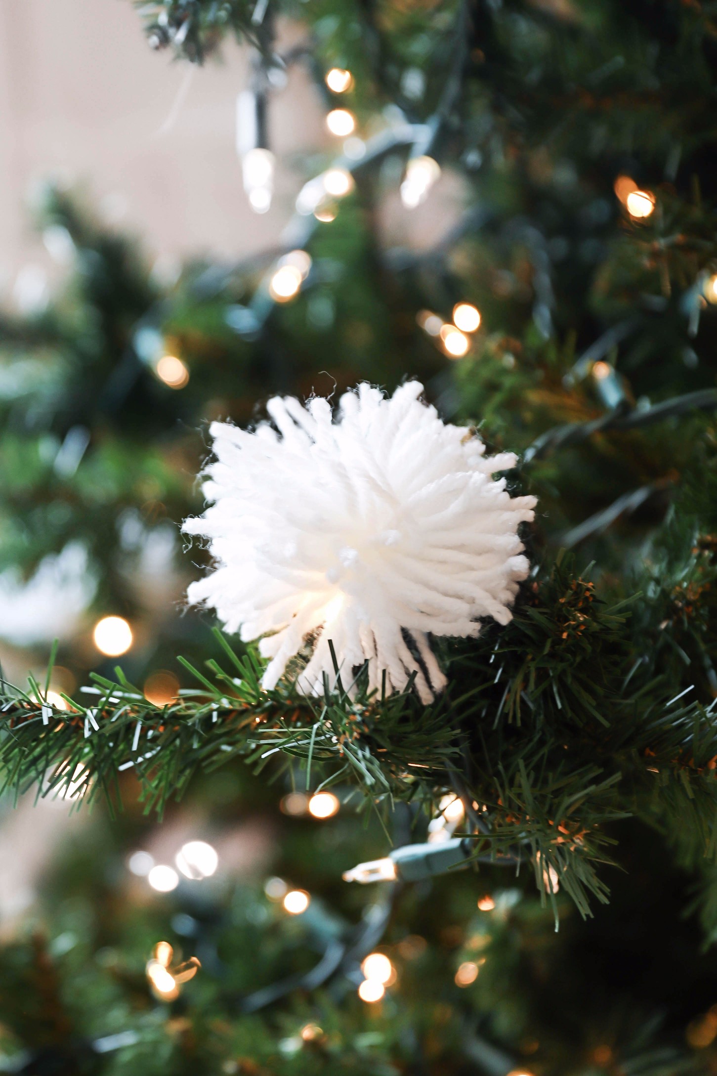 Holiday DIY decor! Learn how to make DIY snowball ornaments, tassel ornaments, pom pom ornaments, pom pom pillows, and pom pom garlands! Details on daily dose of charm lauren lindmark