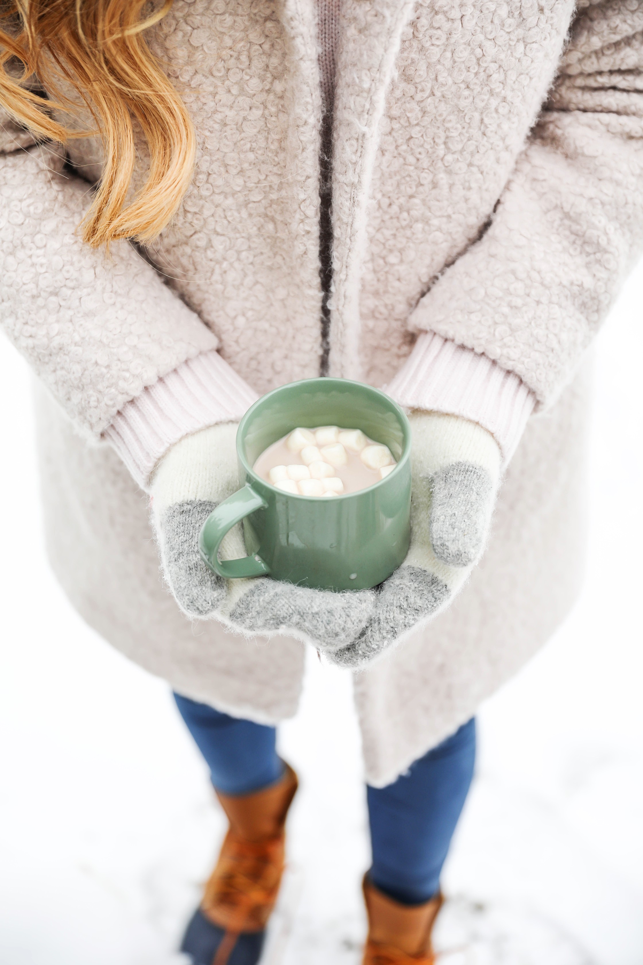 Cozy winter photo holding hot cocoa with mittens! How to protect your hands from the cold and snow! Tips for dry hand and cracked hands! Details on fashion blog daily dose of charm by lauren lindmark