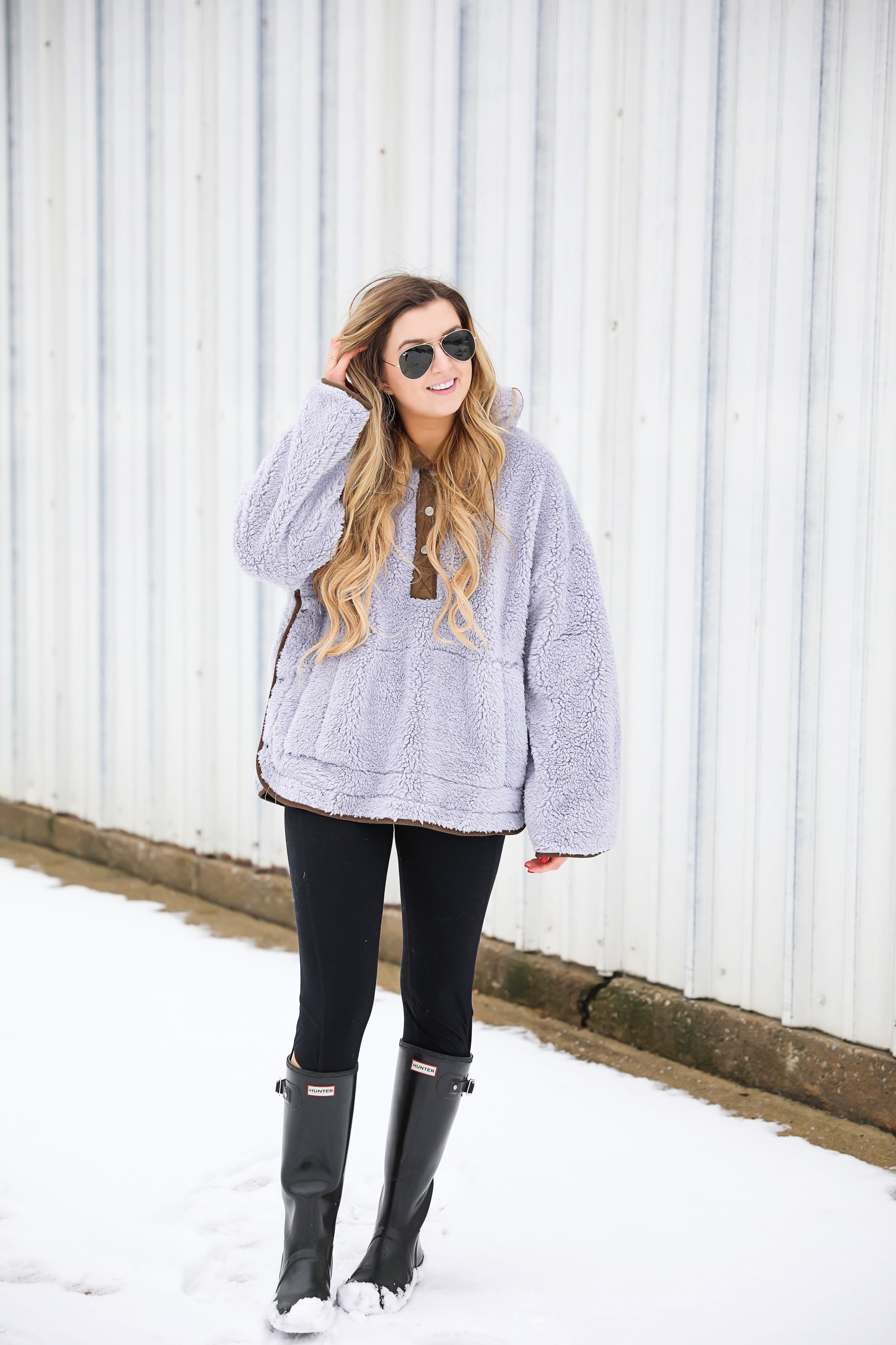 Free People Sweatshirt! I love this cozy grey pullover, it is so soft and comy! Get these casual outfit details on fashion blog daily dose of charm by lauren lindmark