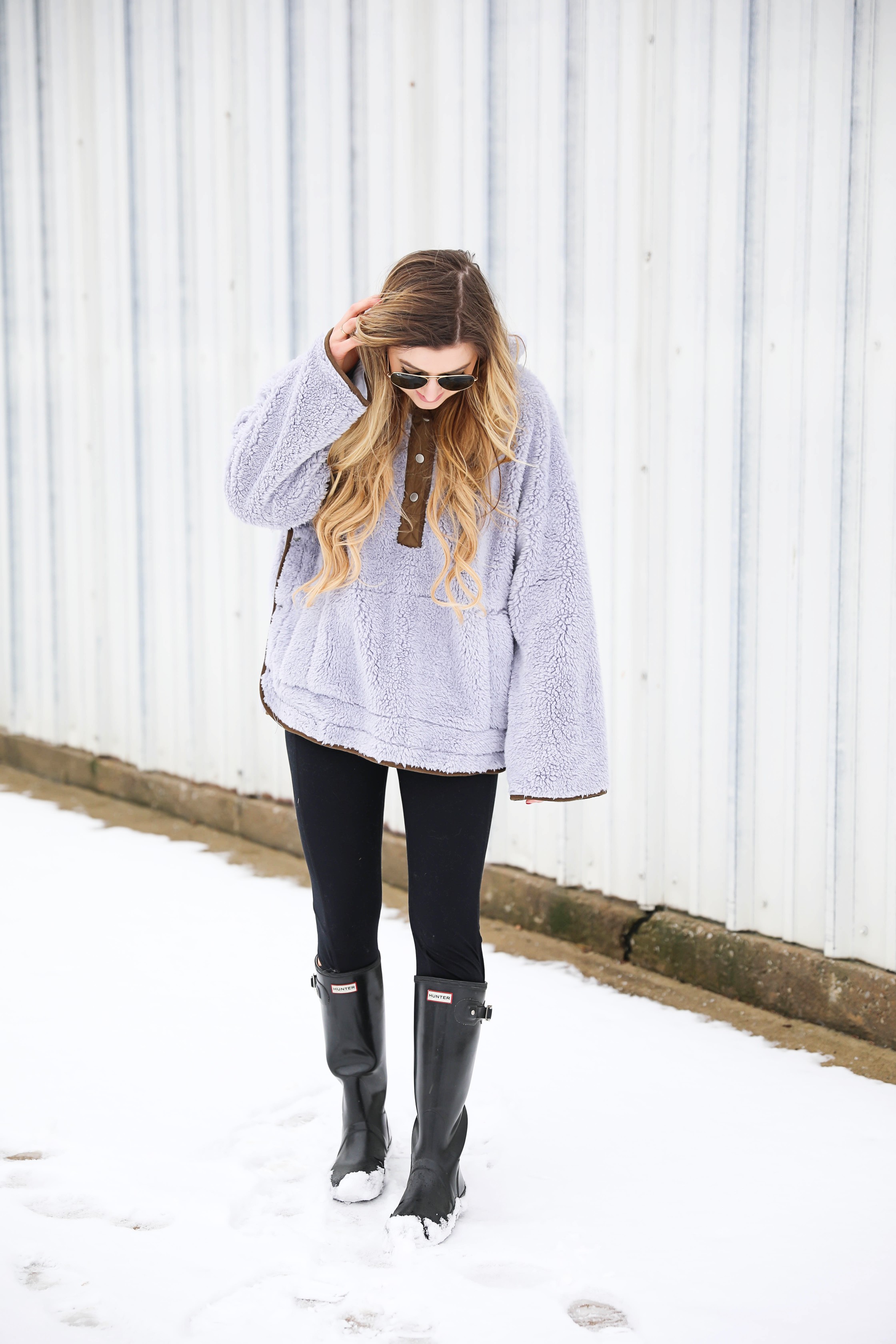 Free People Sweatshirt! I love this cozy grey pullover, it is so soft and comy! Get these casual outfit details on fashion blog daily dose of charm by lauren lindmark