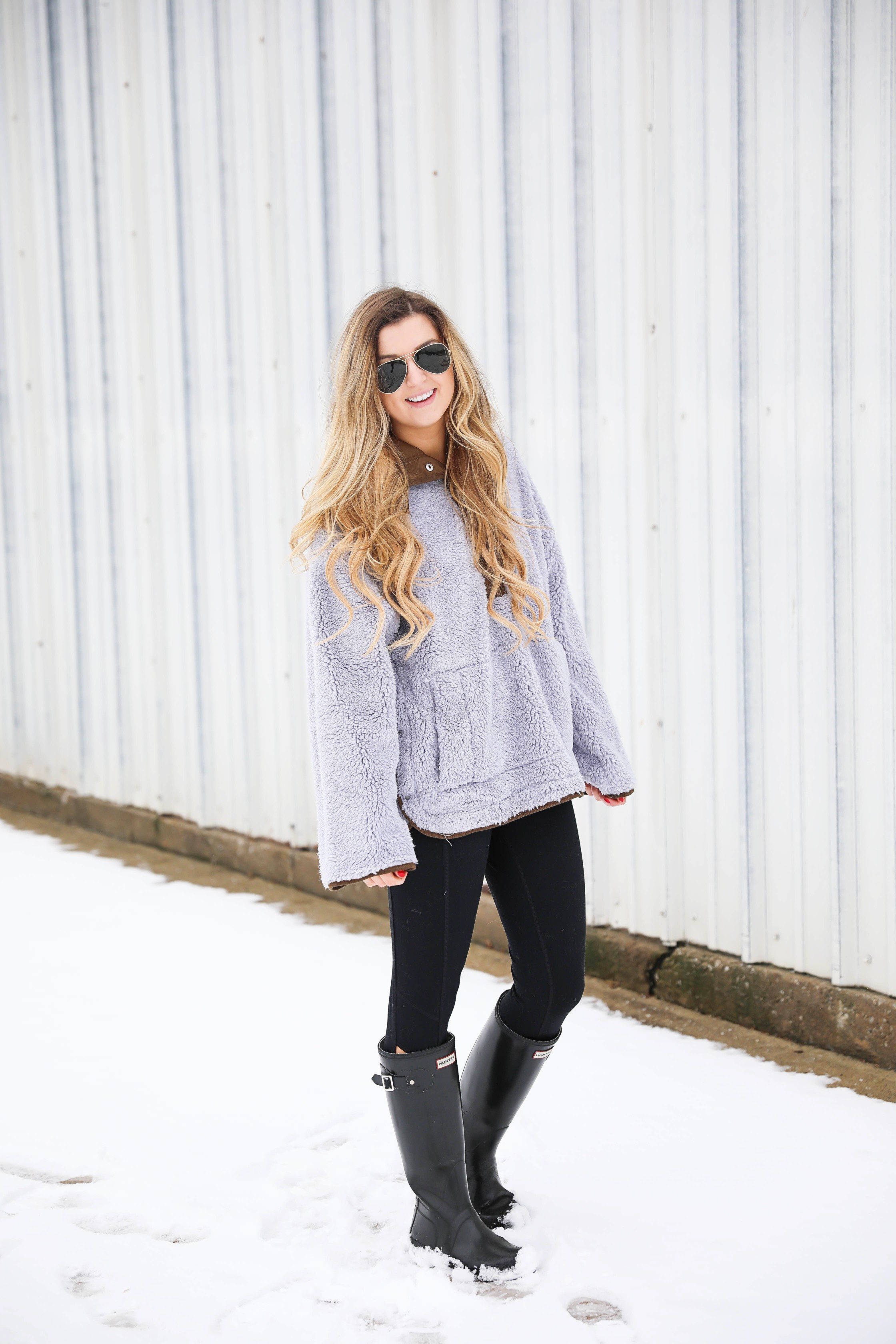 Free People Sweatshirt! I love this cozy grey pullover, it is so soft and comy! Get these casual outfit details on fashion blog daily dose of charm by lauren lindmark