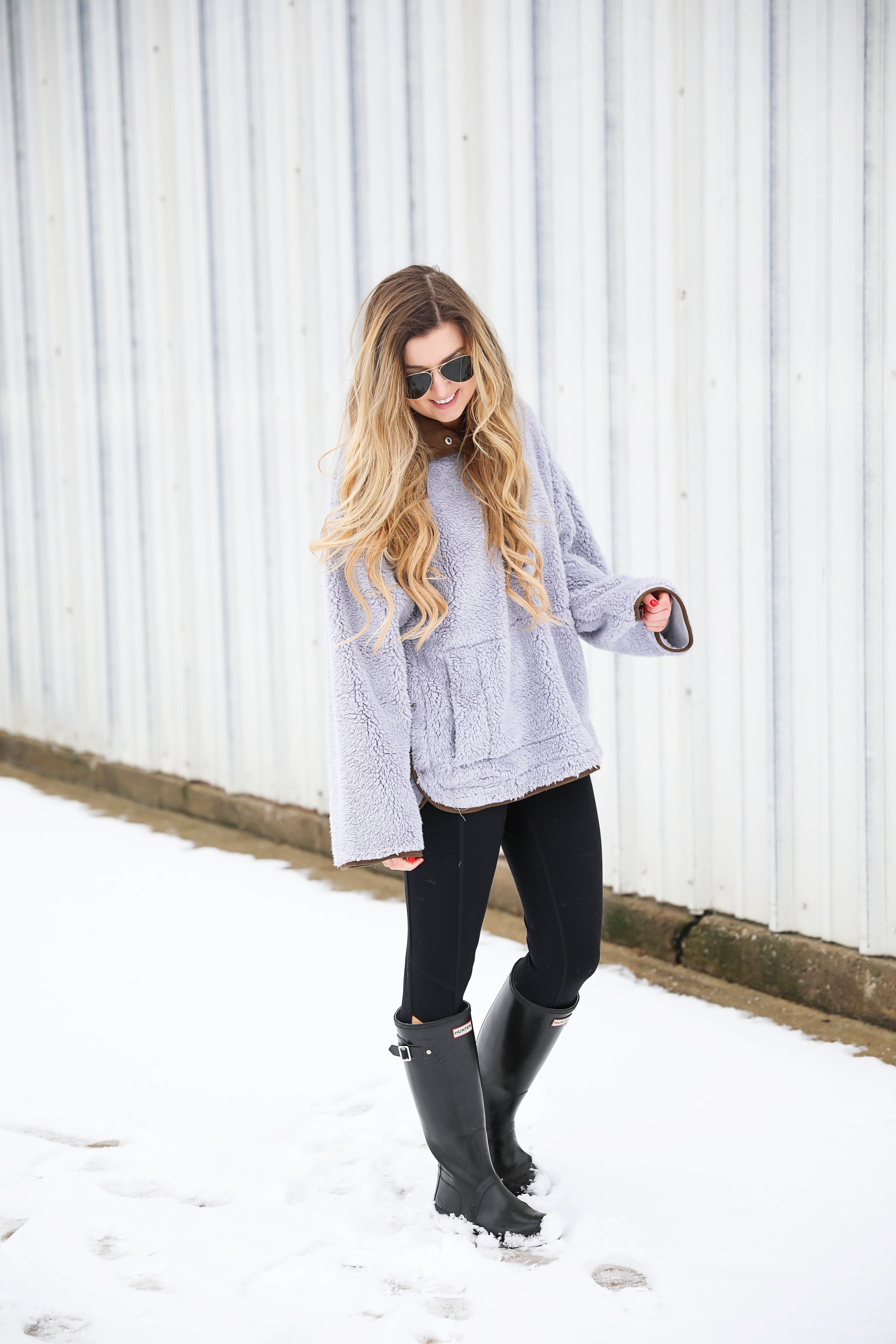 Free People Sweatshirt! I love this cozy grey pullover, it is so soft and comy! Get these casual outfit details on fashion blog daily dose of charm by lauren lindmark