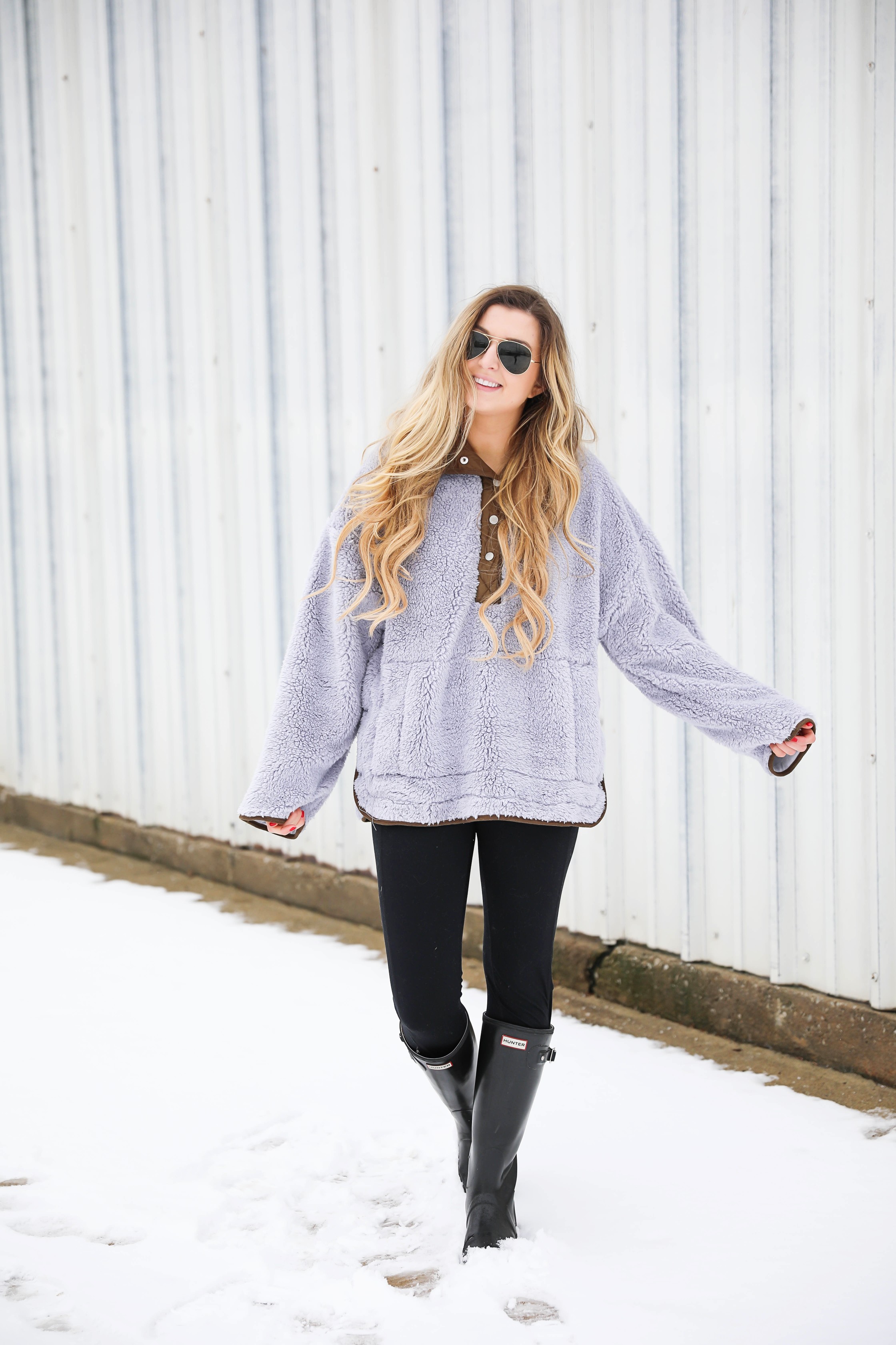 Free People Sweatshirt! I love this cozy grey pullover, it is so soft and comy! Get these casual outfit details on fashion blog daily dose of charm by lauren lindmark