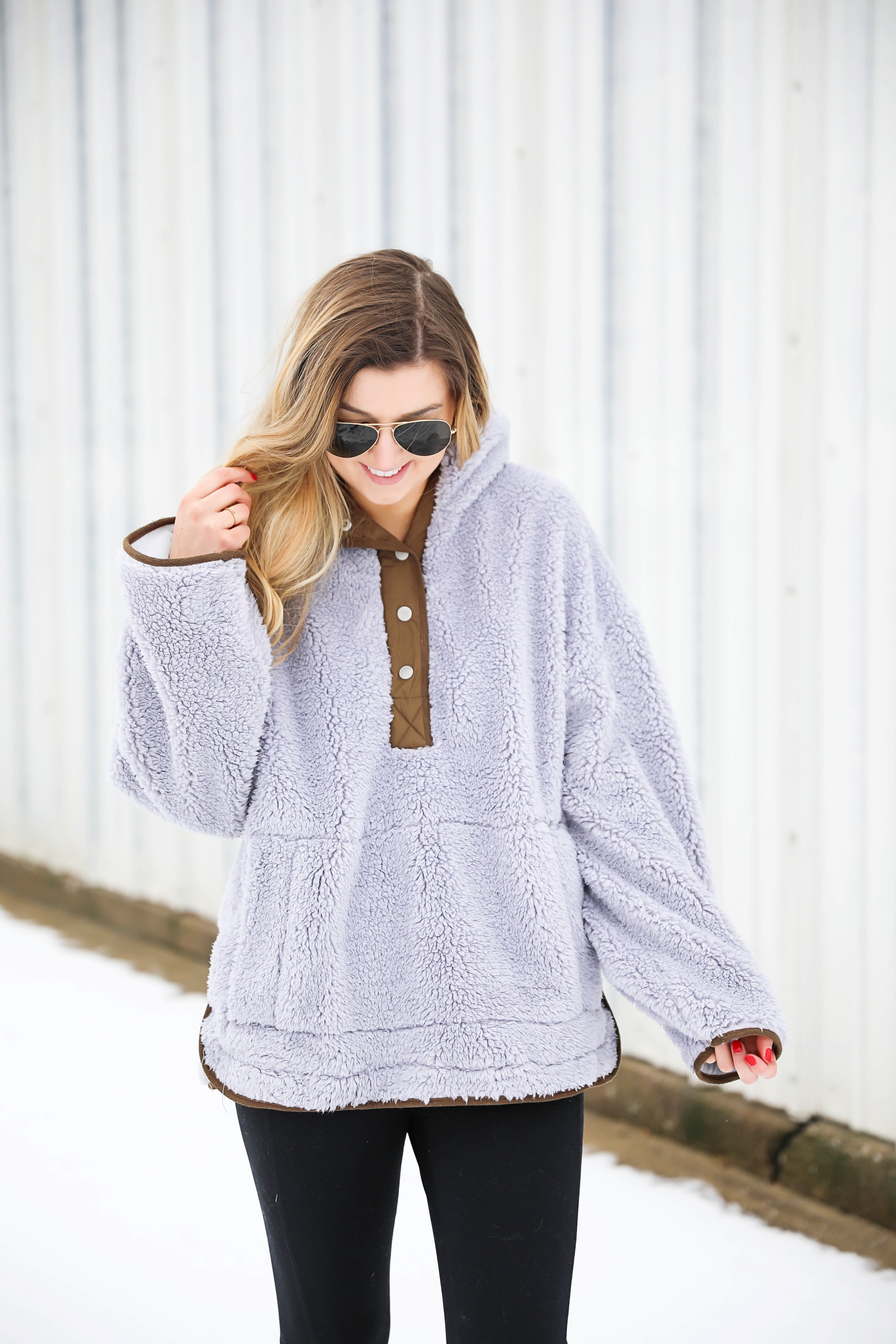 Free People Sweatshirt! I love this cozy grey pullover, it is so soft and comy! Get these casual outfit details on fashion blog daily dose of charm by lauren lindmark