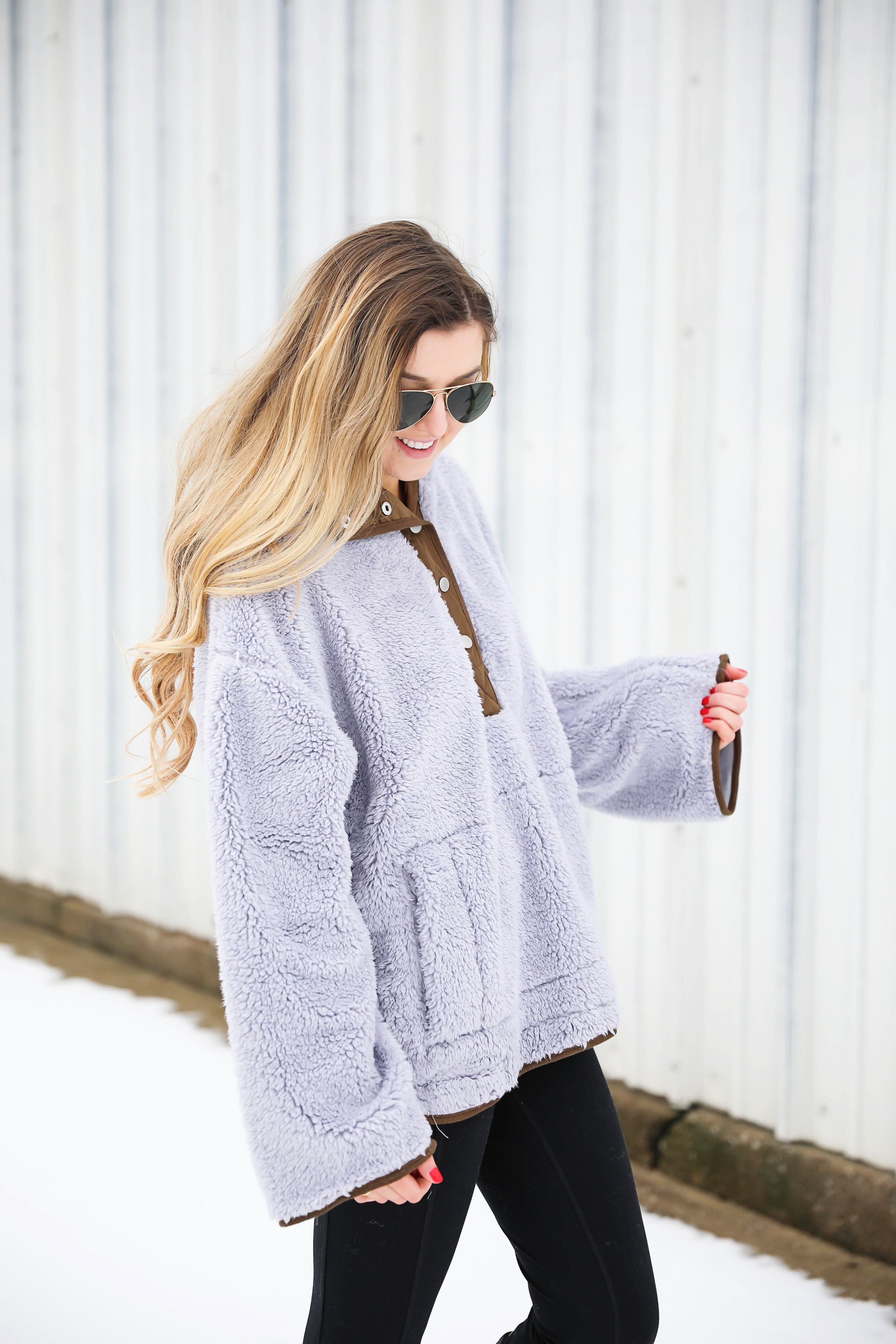 Free People Sweatshirt! I love this cozy grey pullover, it is so soft and comy! Get these casual outfit details on fashion blog daily dose of charm by lauren lindmark