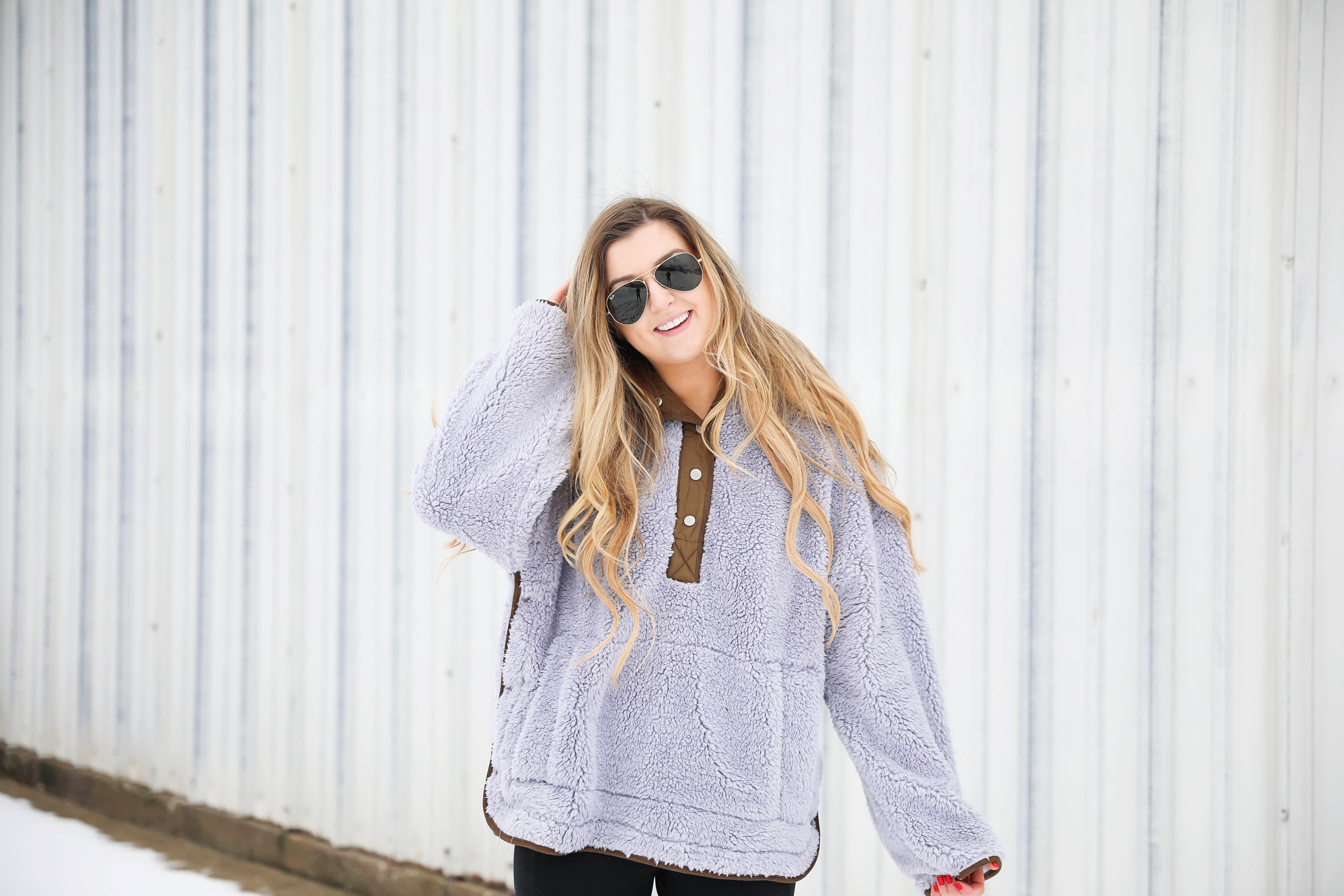 Free People Sweatshirt! I love this cozy grey pullover, it is so soft and comy! Get these casual outfit details on fashion blog daily dose of charm by lauren lindmark