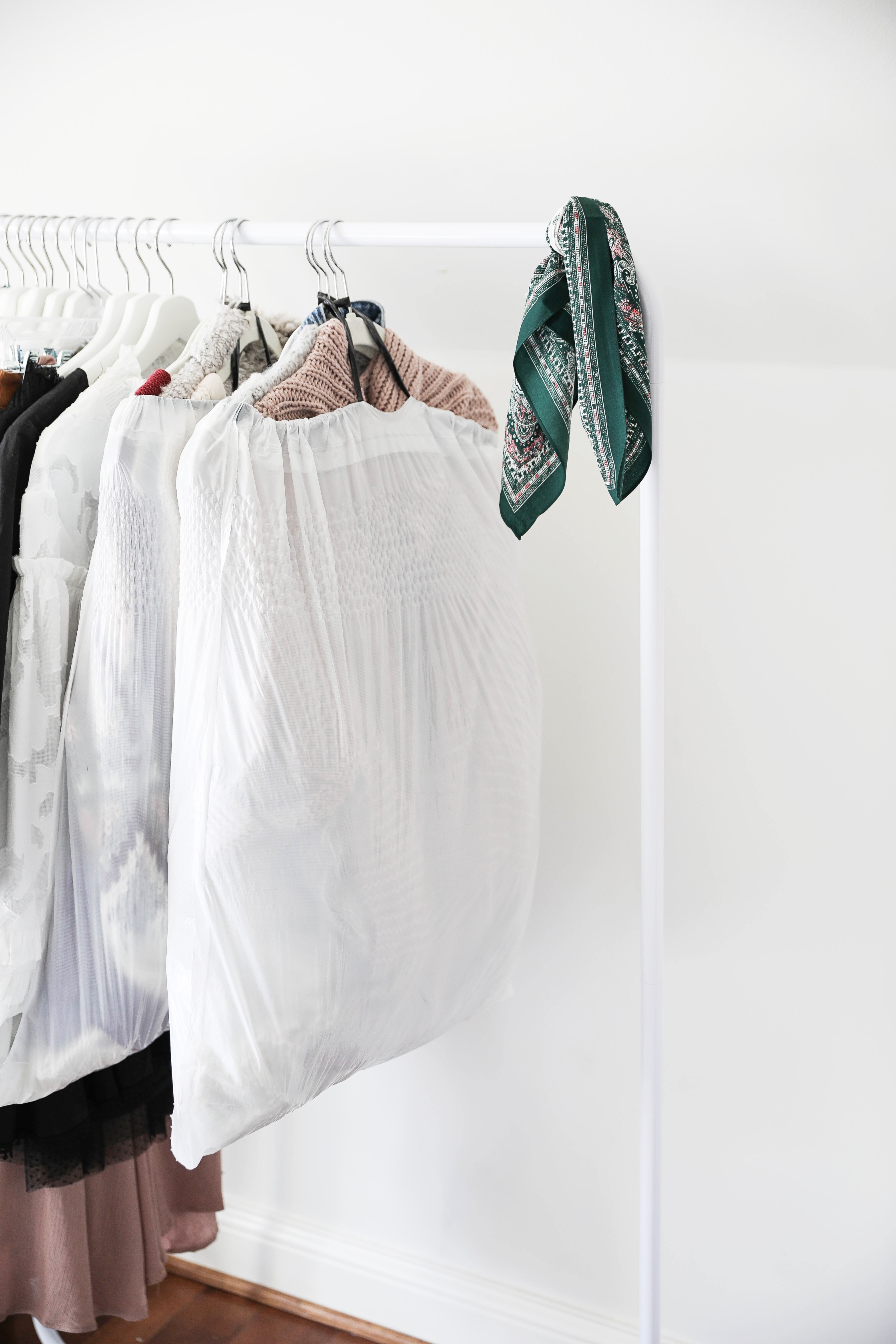 Packing tips or moving! College moving tips for a new apartment! Tips for packing for a move! Details on fashion blog daily dose of charm by lauren lindmark