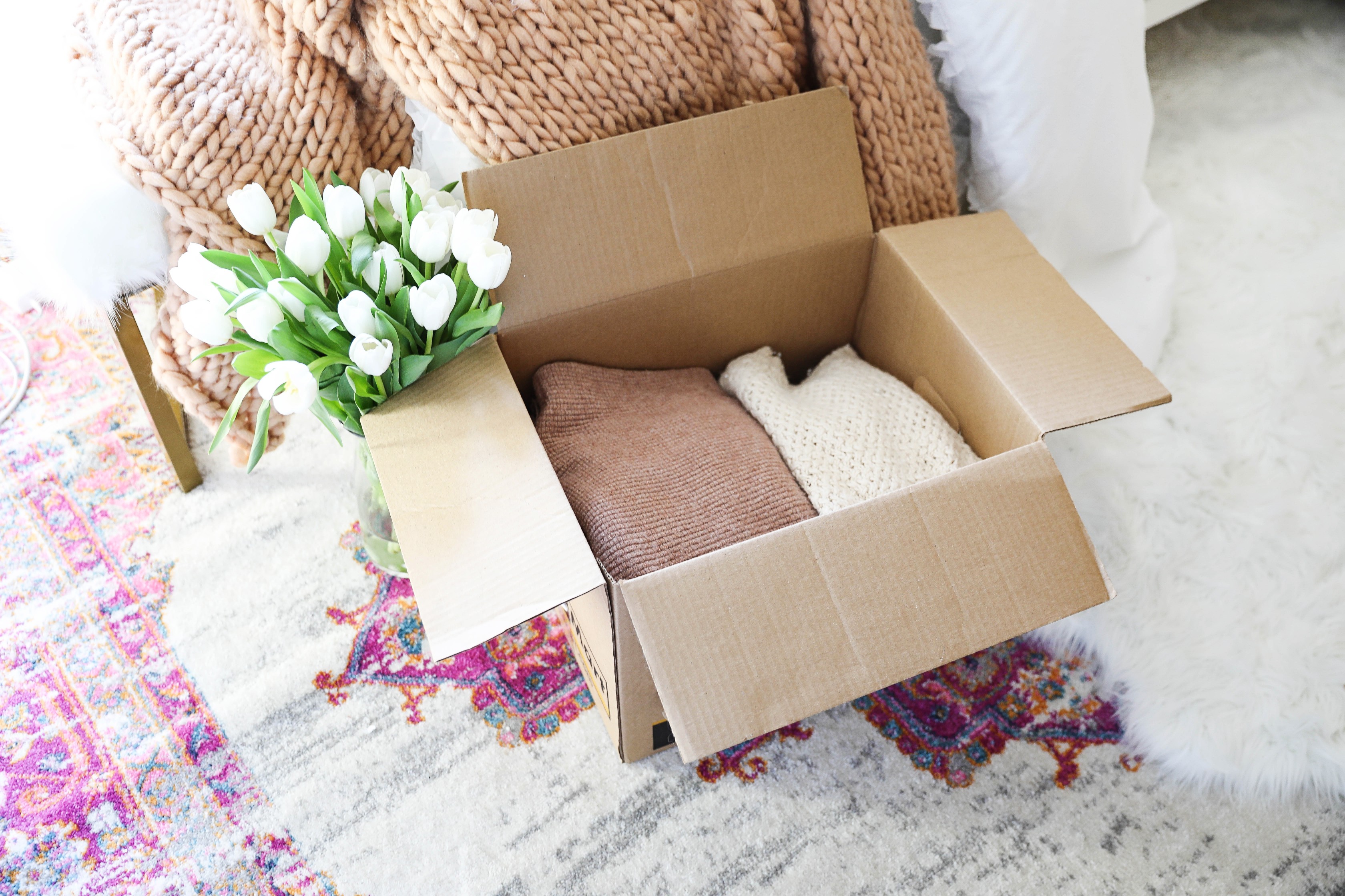 Packing tips or moving! College moving tips for a new apartment! Tips for packing for a move! Details on fashion blog daily dose of charm by lauren lindmark