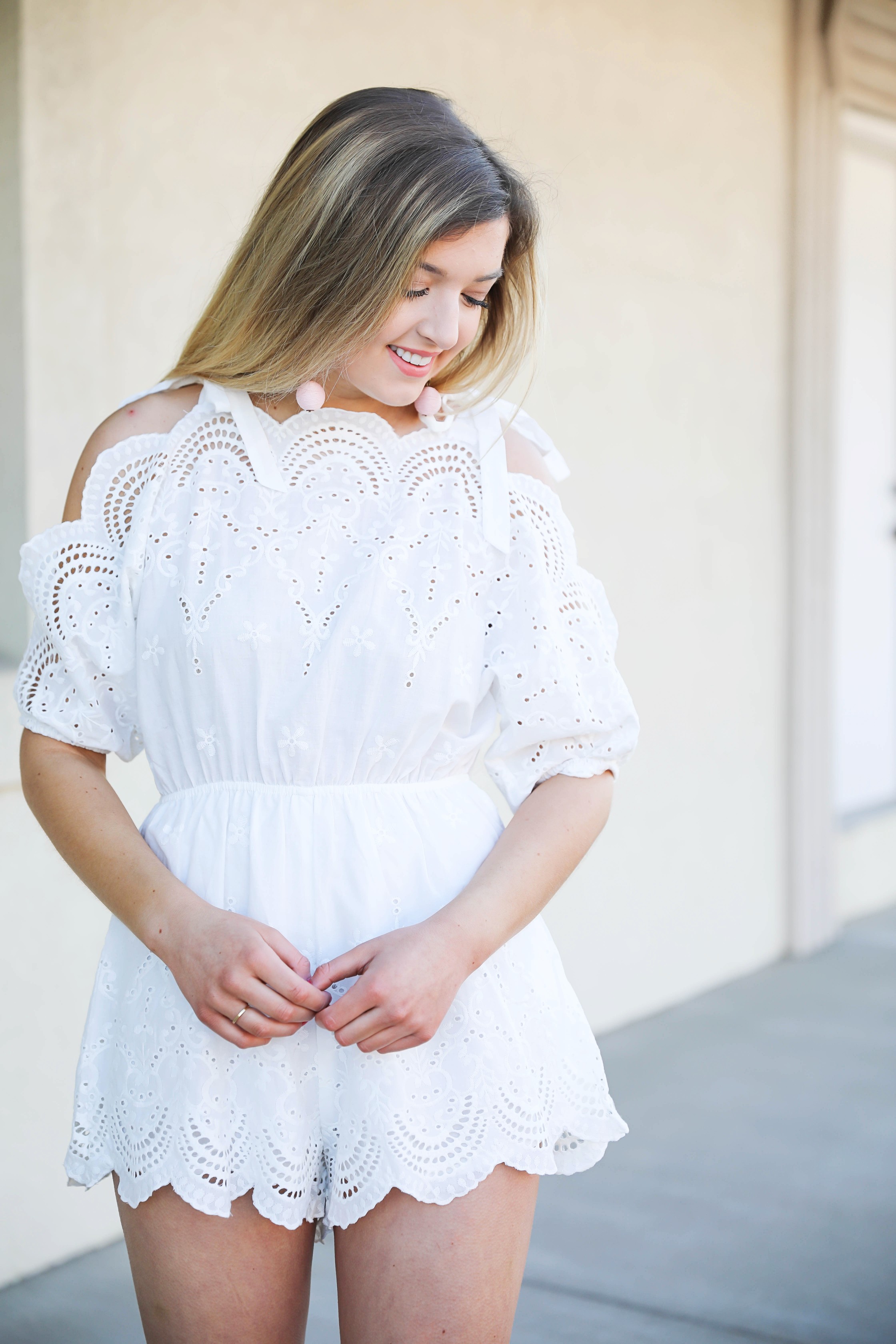 Scalloped romper from Hello Molly! Perfect outfit for valentine's day! Cute white romper for spring or summer! Get the details on daily dose of charm by lauren lindmark