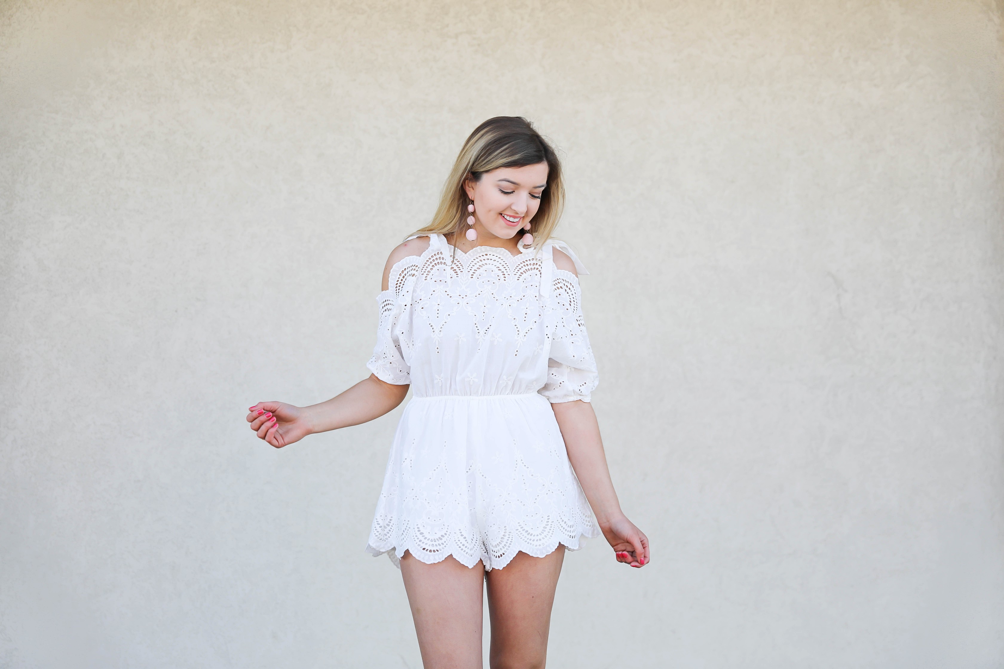 Scalloped romper from Hello Molly! Perfect outfit for valentine's day! Cute white romper for spring or summer! Get the details on daily dose of charm by lauren lindmark