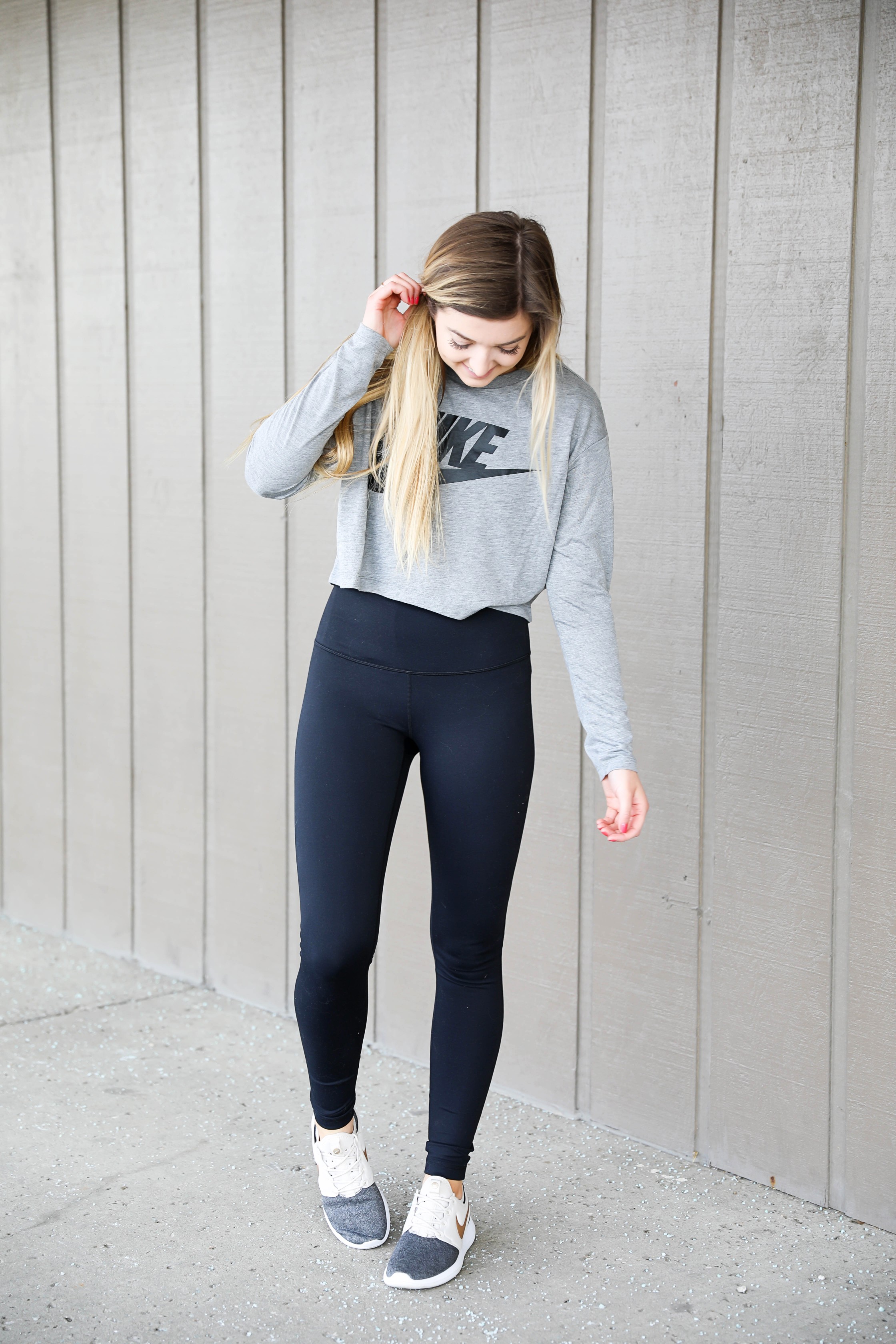 Cute workout look ideas! Athleisure outfit with a cute nike cropped tee, zella high waisted leggings, and nike two tone mesh sneakers with a gold logo! I love this athletic wear look! Details on fashion blog daily dose of charm lauren lindmark