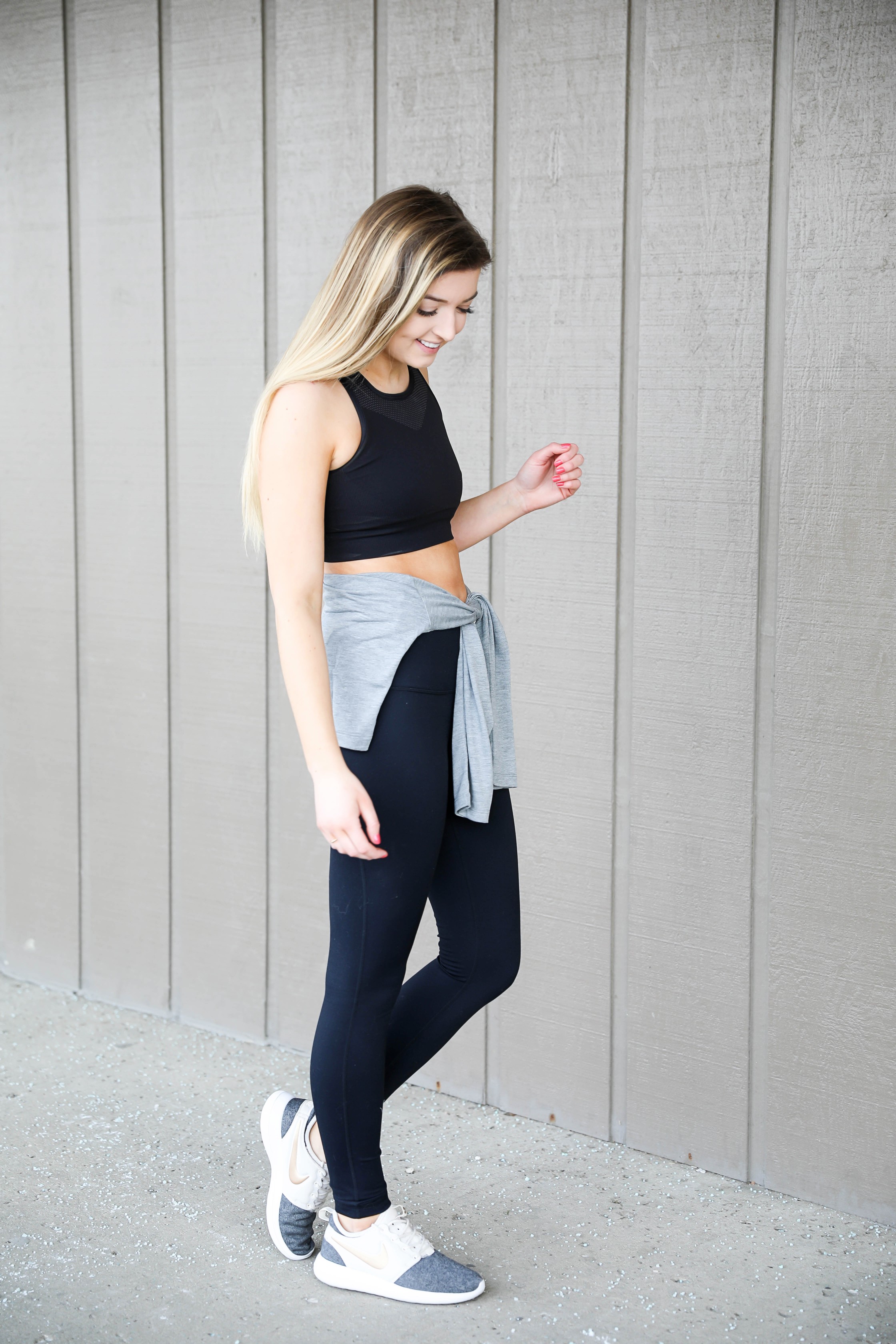 Cute workout look ideas! Athleisure outfit with a cute nike cropped tee, zella high waisted leggings, and nike two tone mesh sneakers with a gold logo! I love this athletic wear look! Details on fashion blog daily dose of charm lauren lindmark