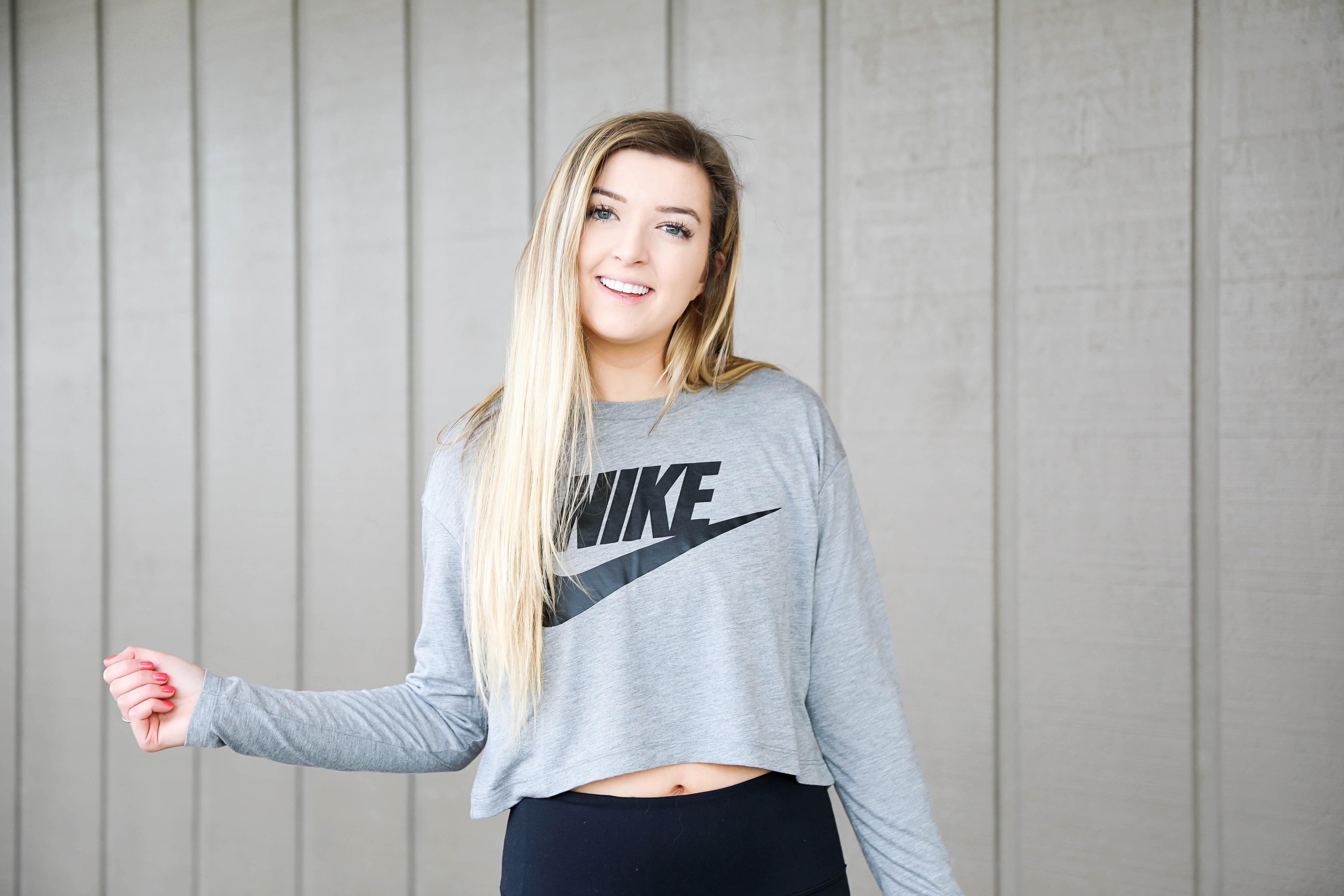 Cute workout look ideas! Athleisure outfit with a cute nike cropped tee, zella high waisted leggings, and nike two tone mesh sneakers with a gold logo! I love this athletic wear look! Details on fashion blog daily dose of charm lauren lindmark