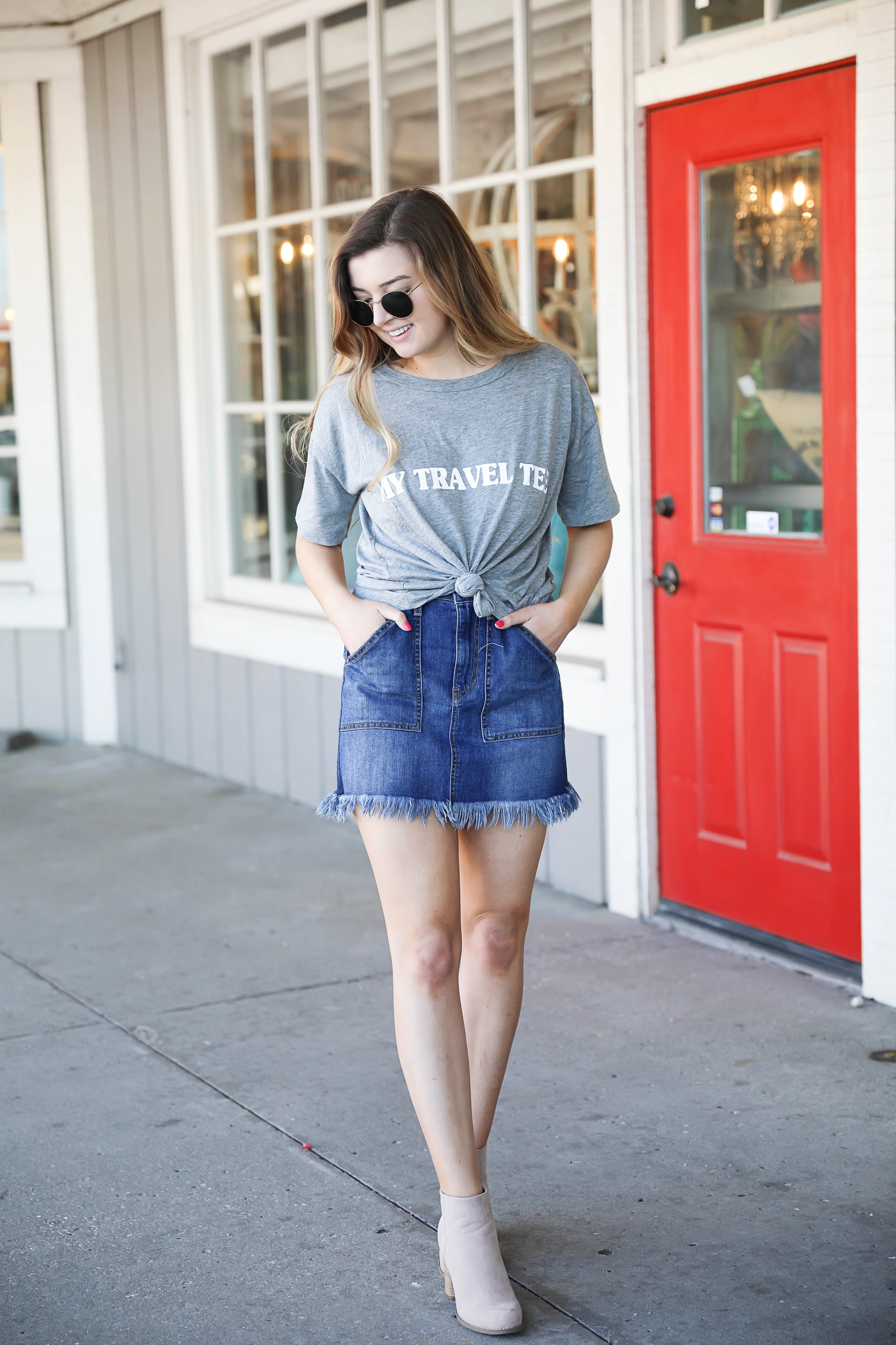 Show Me your mumu grey travel tee! This is such a cute travel tshirt! Not to mention, this jean skirt is adorable! I love how the jean skirt is frayed! Details on fashion blog daily dose of charm by lauren lindmark