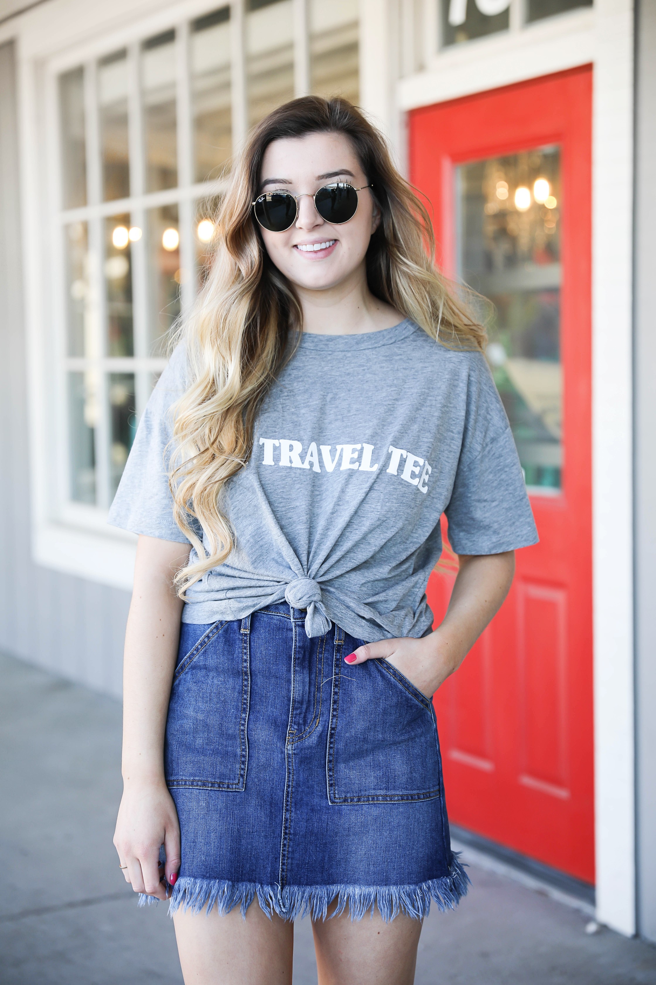 Show Me your mumu grey travel tee! This is such a cute travel tshirt! Not to mention, this jean skirt is adorable! I love how the jean skirt is frayed! Details on fashion blog daily dose of charm by lauren lindmark