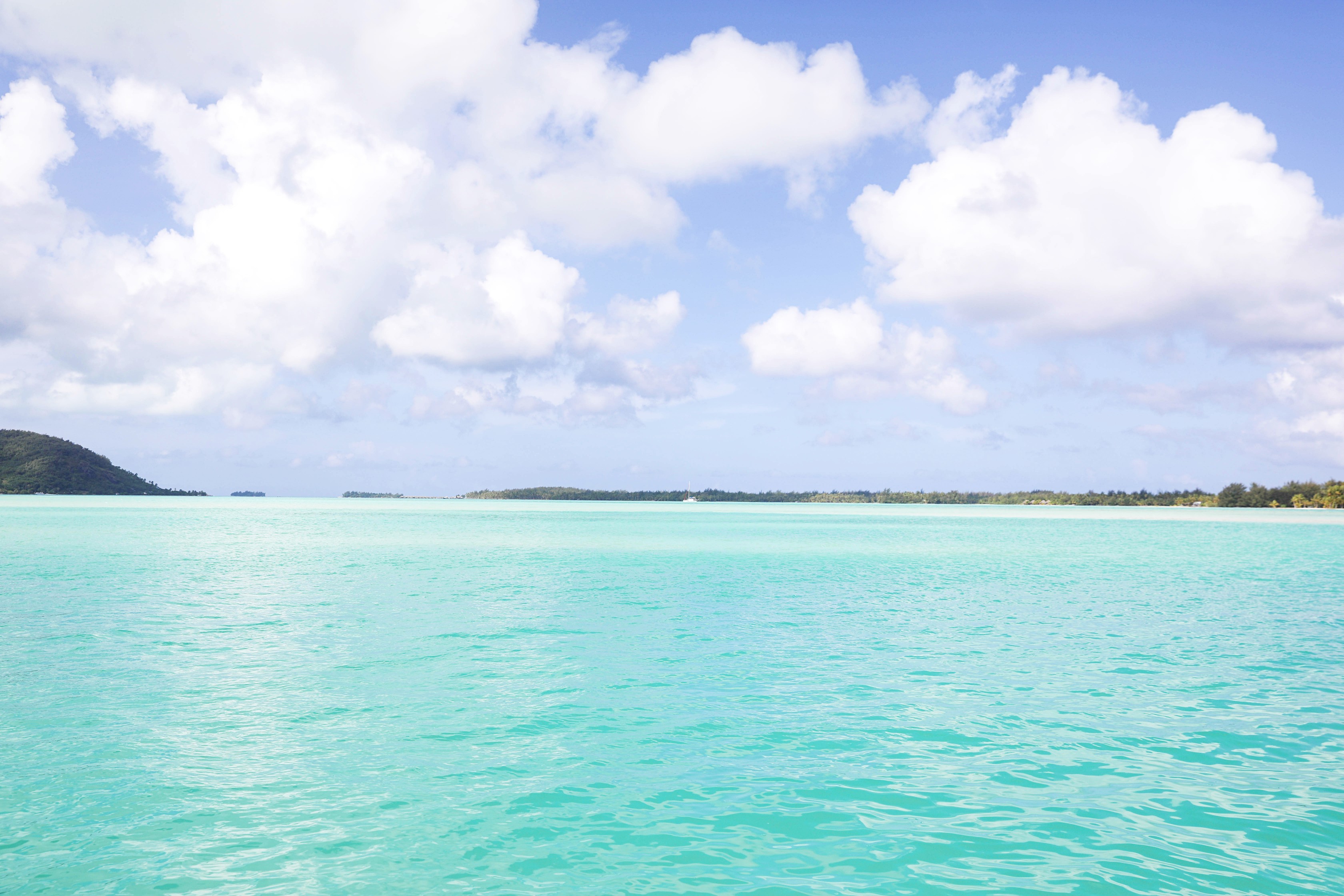 Bora Bora Villa tour at the Intercontinental Hotel Thalasso ! Lauren Lindmark is a fashion and travel blogger! See travel photos of the beautiful blue ocean in Bora Bora, French Polynesia on fashion blog daily dose of charm by lauren Lindmark