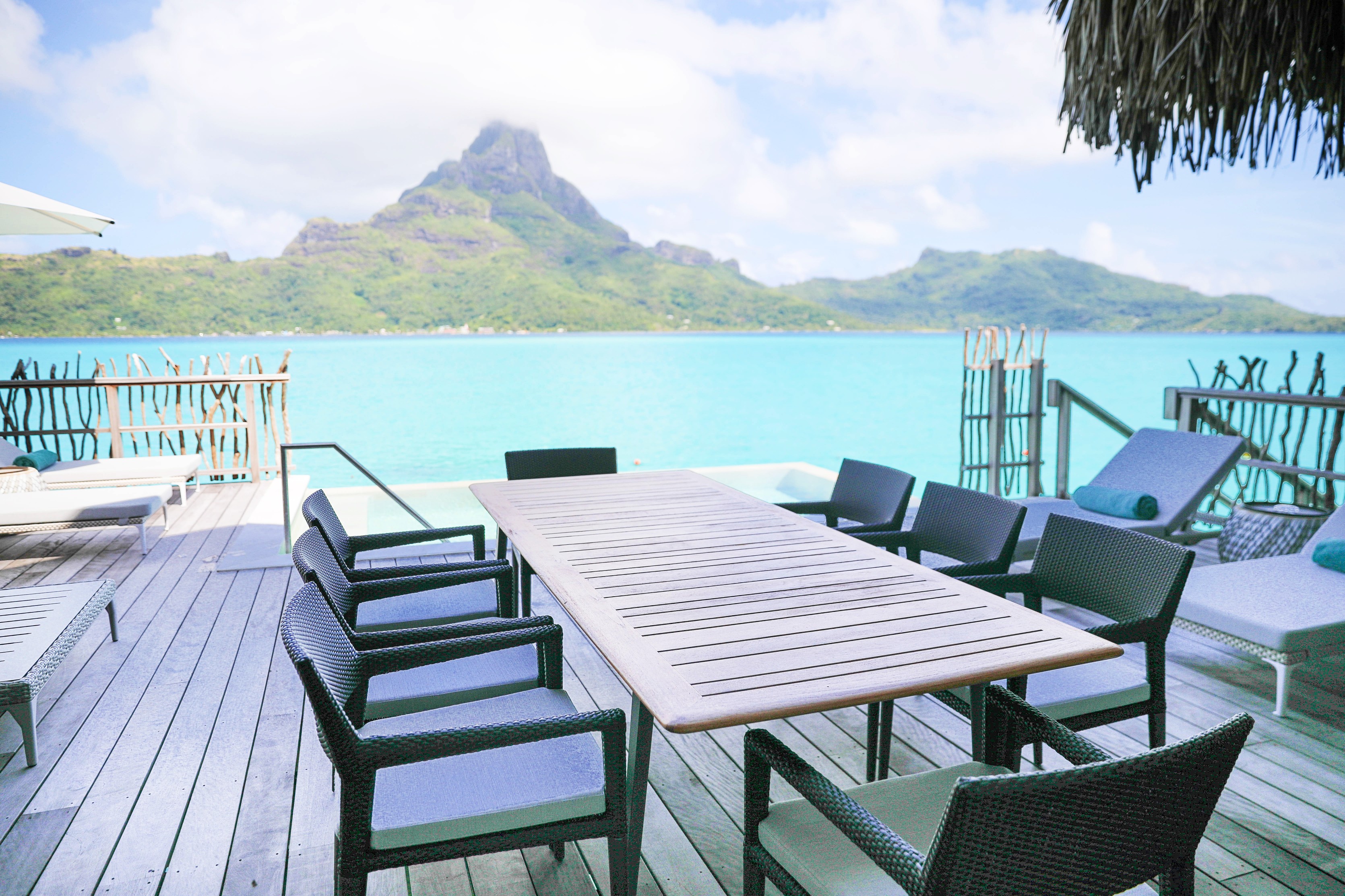 Bora Bora Villa tour at the Intercontinental Hotel Thalasso ! Lauren Lindmark is a fashion and travel blogger! See travel photos of the beautiful blue ocean in Bora Bora, French Polynesia on fashion blog daily dose of charm by lauren Lindmark