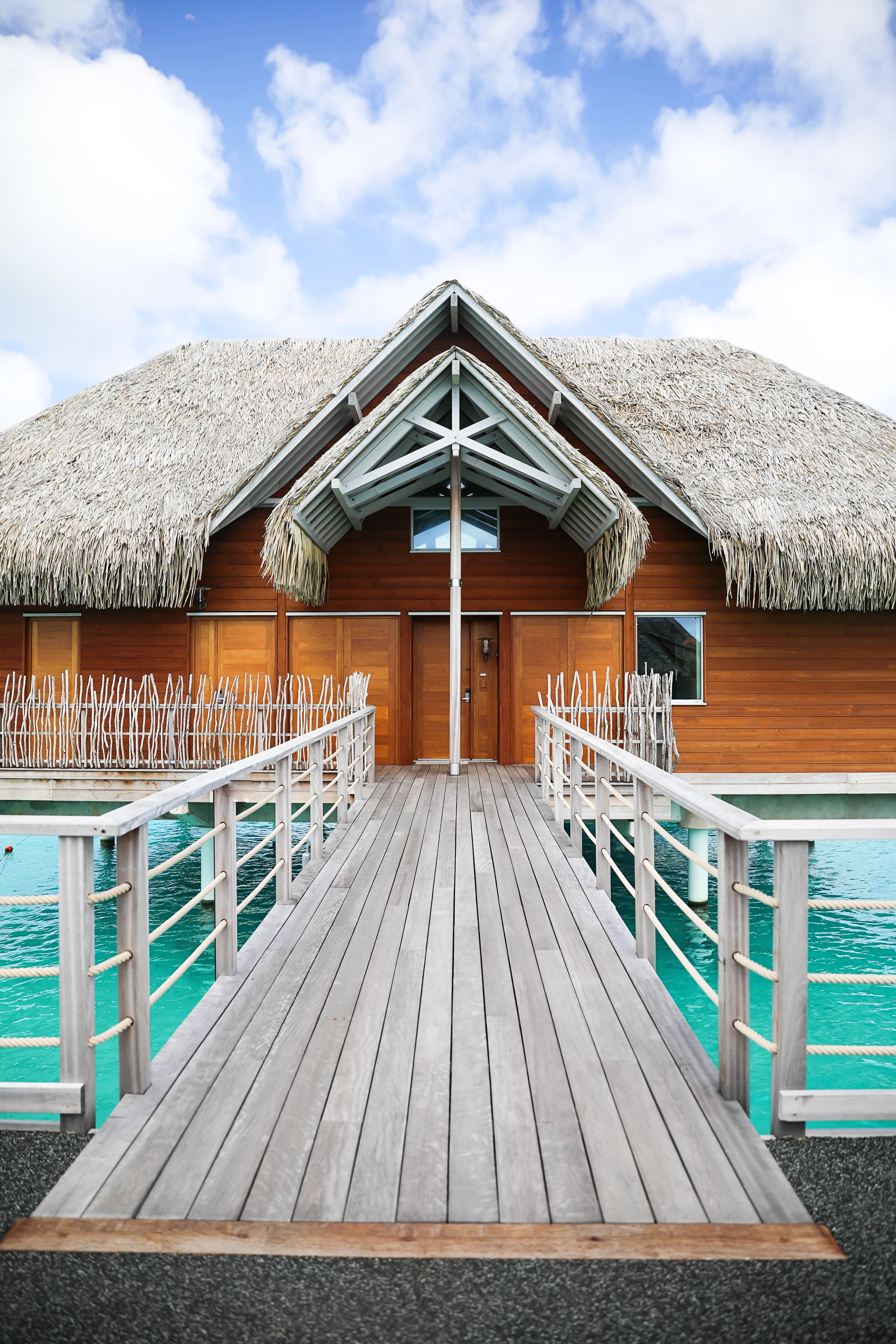 Bora Bora Villa tour at the Intercontinental Hotel Thalasso ! Lauren Lindmark is a fashion and travel blogger! See travel photos of the beautiful blue ocean in Bora Bora, French Polynesia on fashion blog daily dose of charm by lauren Lindmark