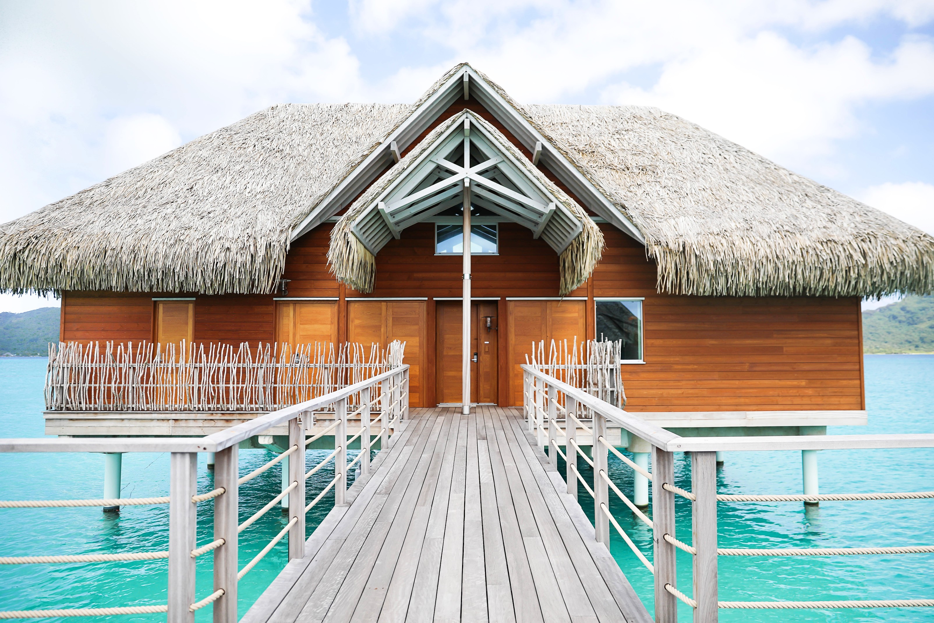 Bora Bora Villa tour at the Intercontinental Hotel Thalasso ! Lauren Lindmark is a fashion and travel blogger! See travel photos of the beautiful blue ocean in Bora Bora, French Polynesia on fashion blog daily dose of charm by lauren Lindmark