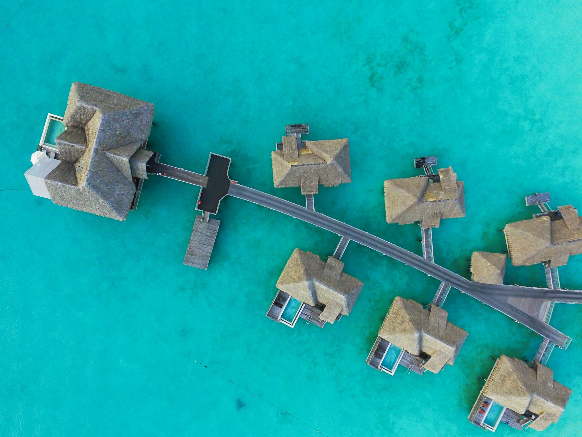 Bora Bora drone shots and a Villa tour at the Intercontinental Hotel Thalasso ! Lauren Lindmark is a fashion and travel blogger! See travel photos of the beautiful blue ocean in Bora Bora, French Polynesia on fashion blog daily dose of charm by lauren Lindmark