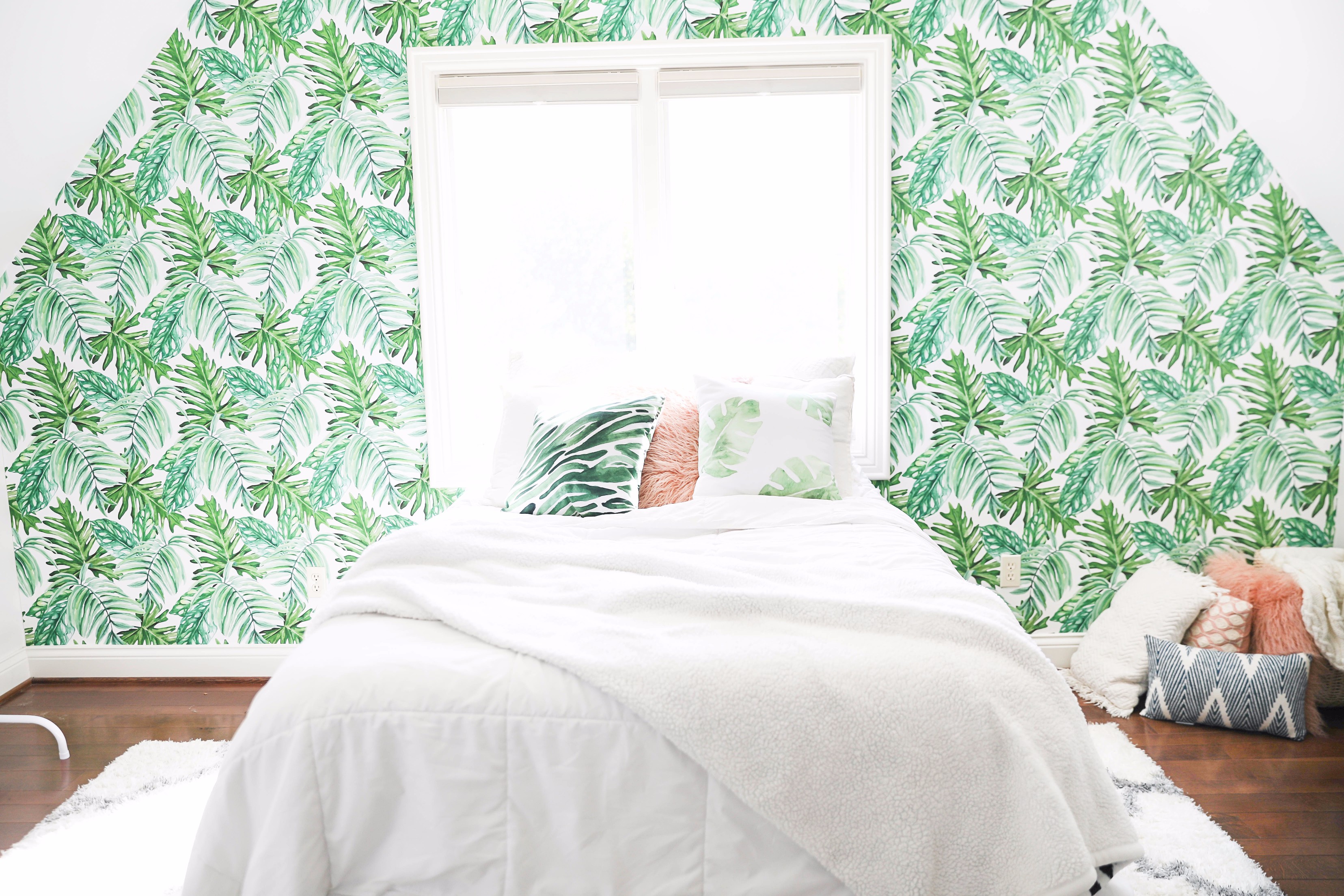 Transtioning your room into spring! How to make your room bright for spring! Details on fashion blog daily dose of charm by lauren lindmark