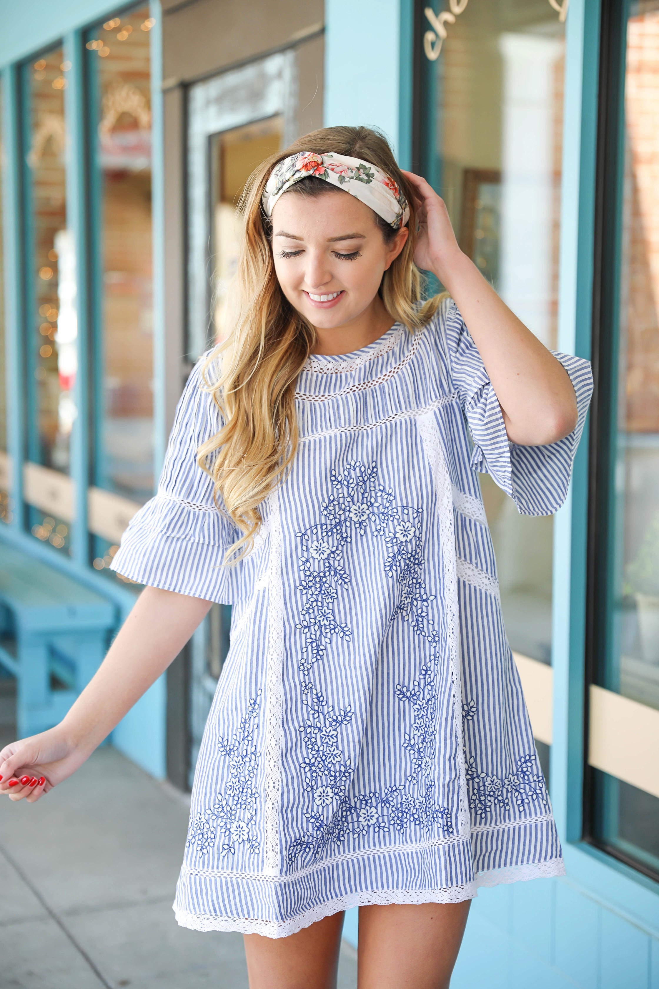 The perfect spring day outfit! I am loving casual dresses right now, and this one by Free People is so cute! The Seersucker flowy embrodiered dress goes perfectly with a floral knot headband and espadrille sandals! Get the details on fashion blog daily dose of charm by lauren lindmark