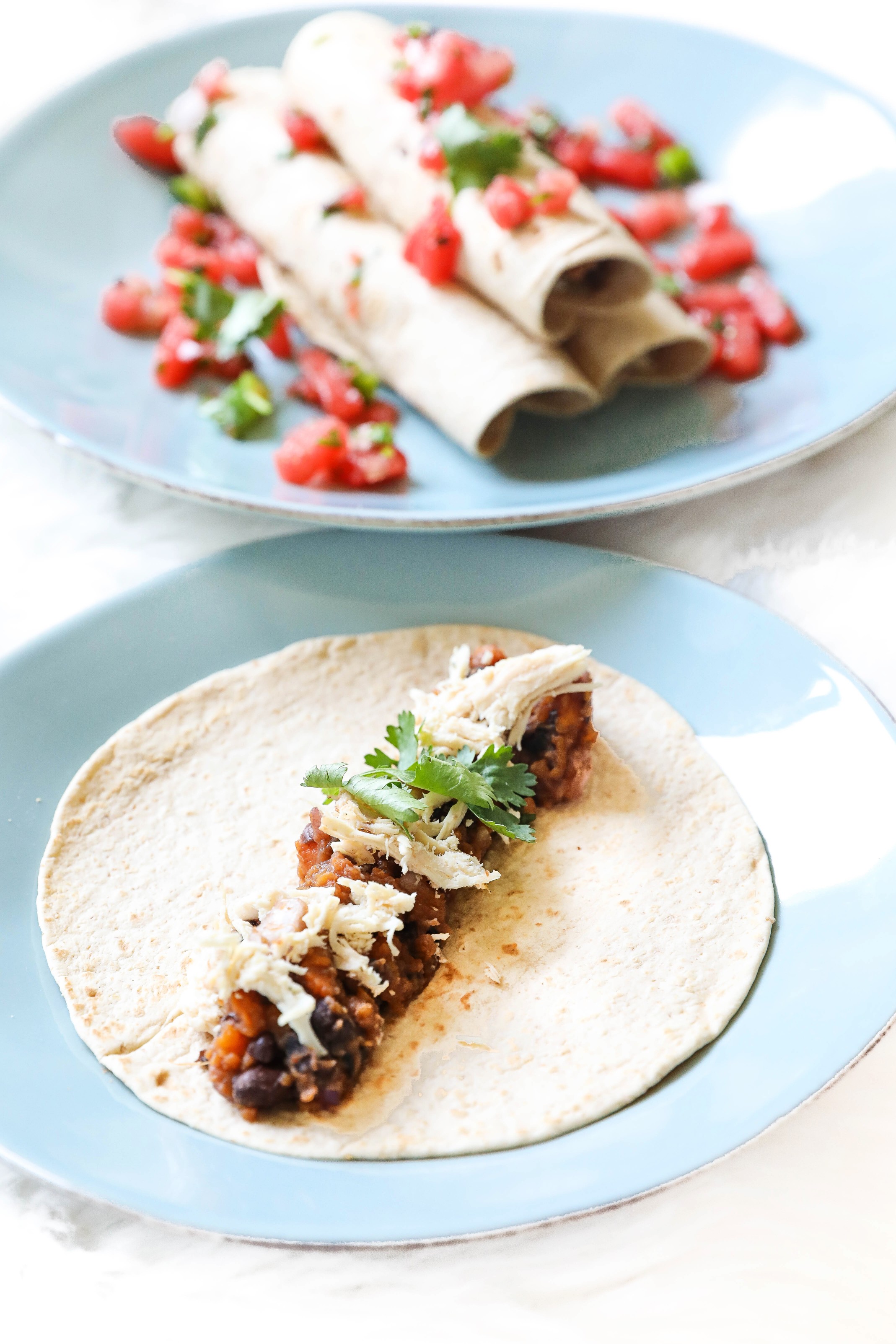 Sweet potato and black bean chicken taquito recipe! Dinner recipe ideas! Low calorie and dairy free what I eat in a day roundup! Details on lifestyle blog daily dose of charm by lauren lindmark