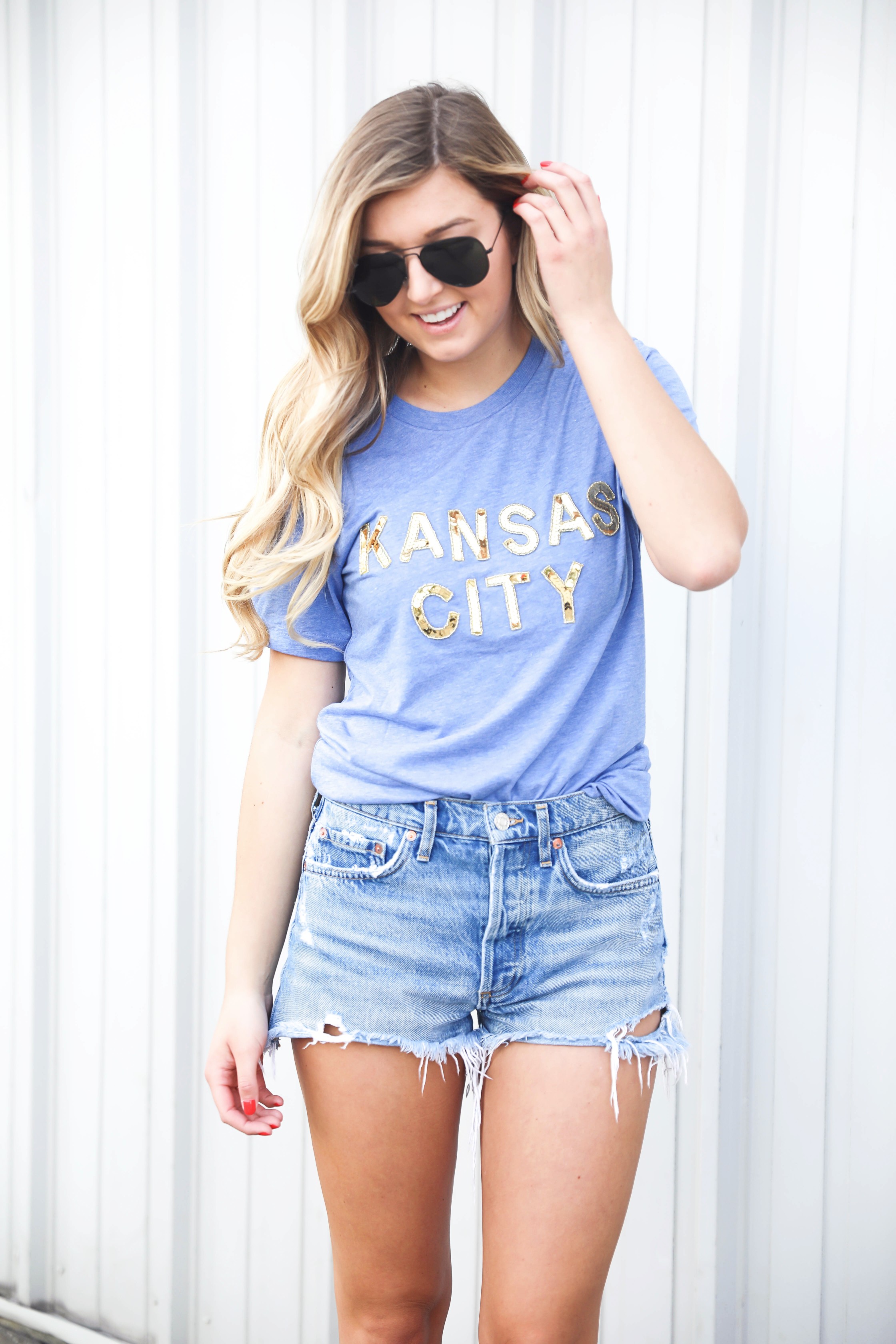 Kansas City outfit ideas! Cute KC top, this casual red top is perfect for chiefs games this fall! I am also sharing this cute outfit for Royals Games! This sequin KC royals shirt is so cute! Details on fashion blog daily dose of charm by lauren lindmark