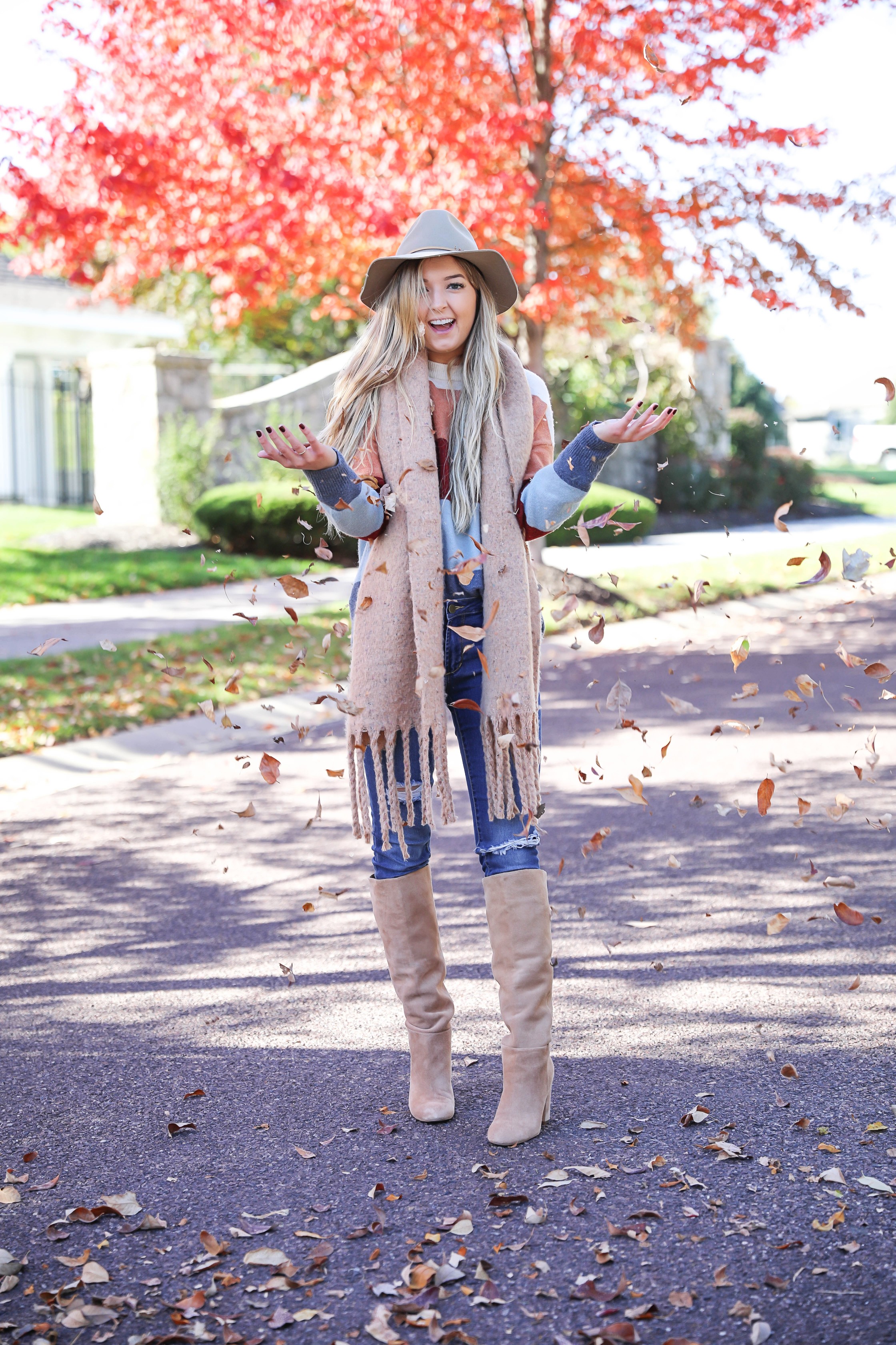 Colorblocking sweater from Madewell! Love this fall leaves picture! This fall outfit is perfect, I especially love the heavy scarf! Detail on fashion blog daily dose of charm by lauren lindmark