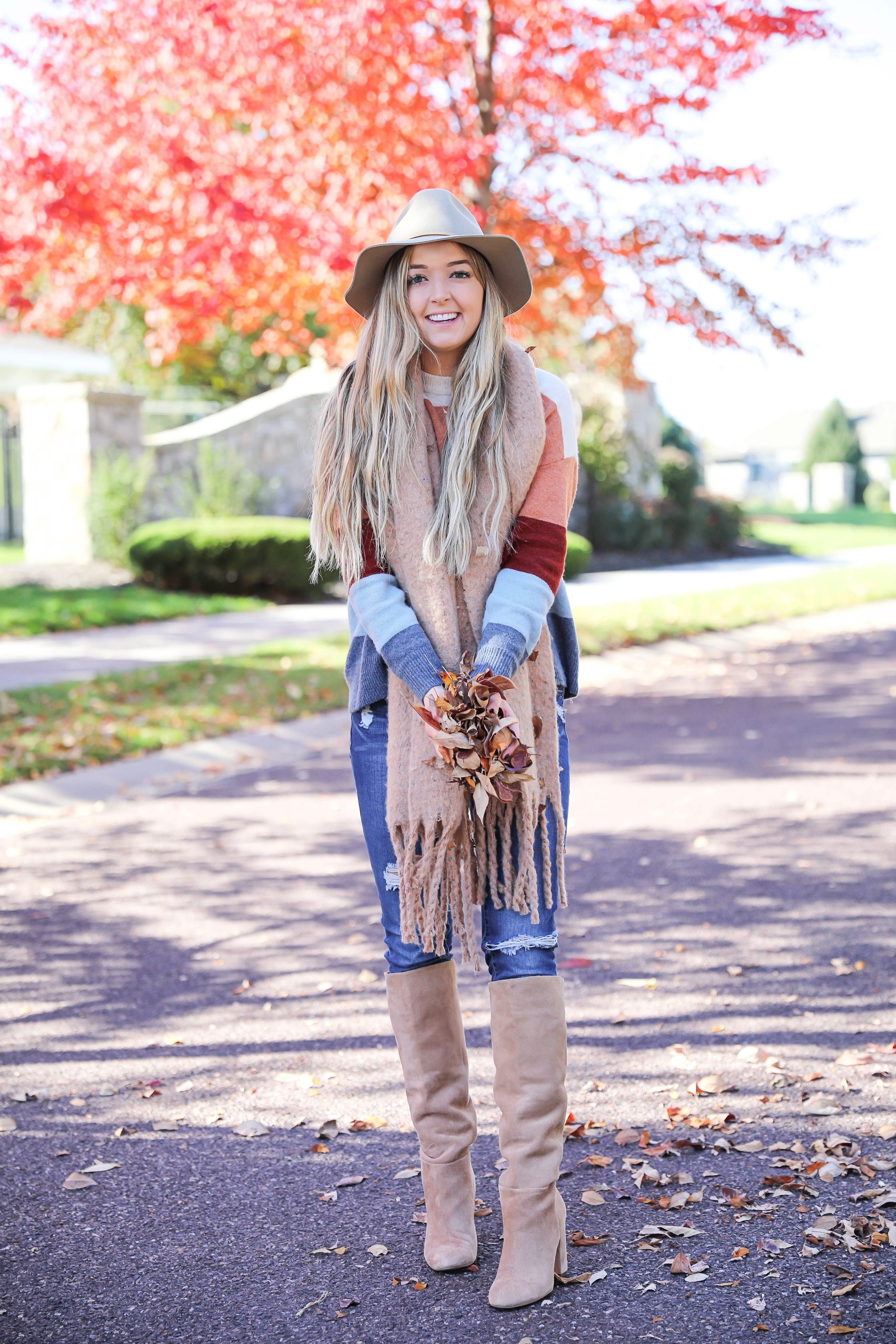 Colorblocking sweater from Madewell! Love this fall leaves picture! This fall outfit is perfect, I especially love the heavy scarf! Detail on fashion blog daily dose of charm by lauren lindmark