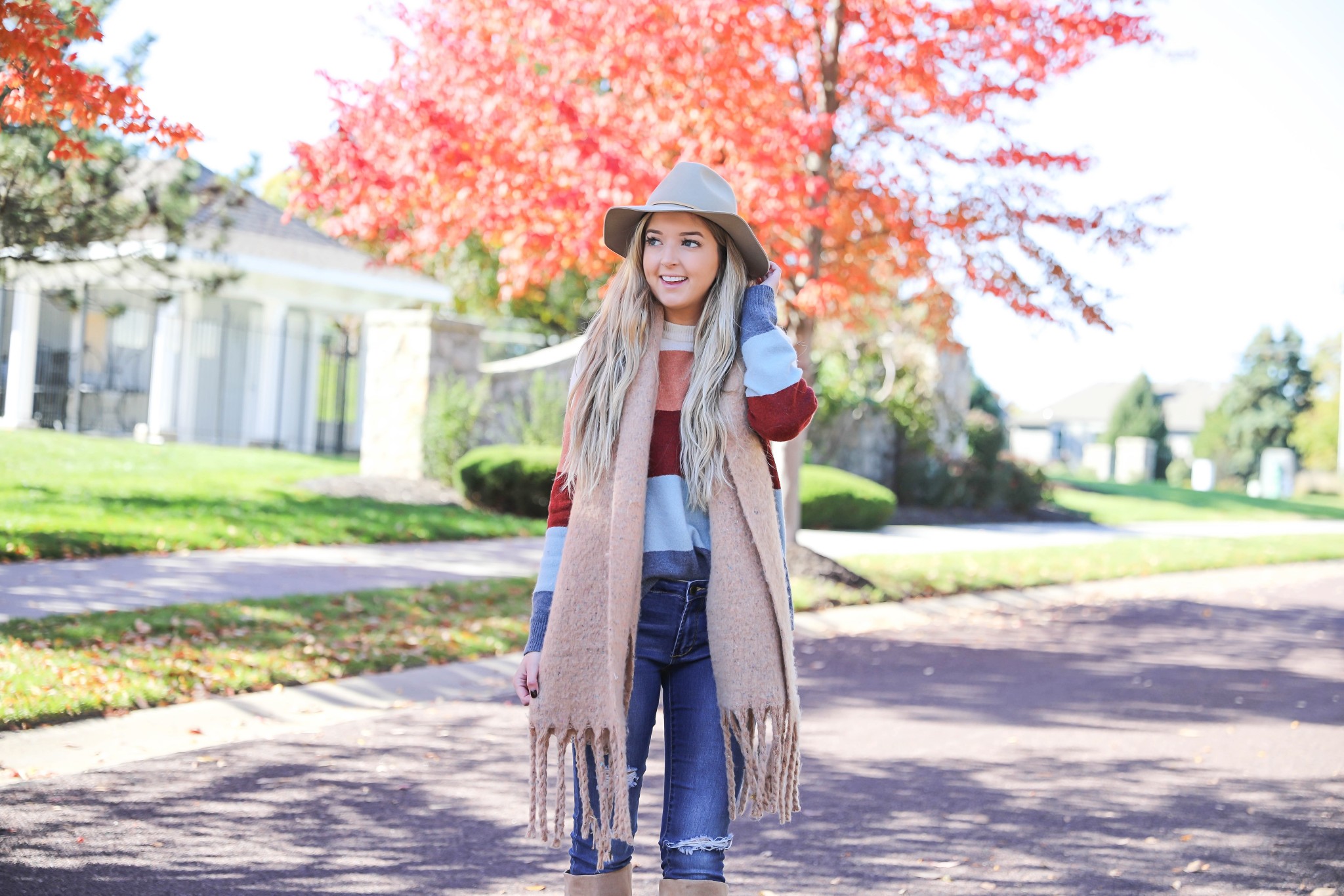 Colorblocking sweater from Madewell! Love this fall leaves picture! This fall outfit is perfect, I especially love the heavy scarf! Detail on fashion blog daily dose of charm by lauren lindmark